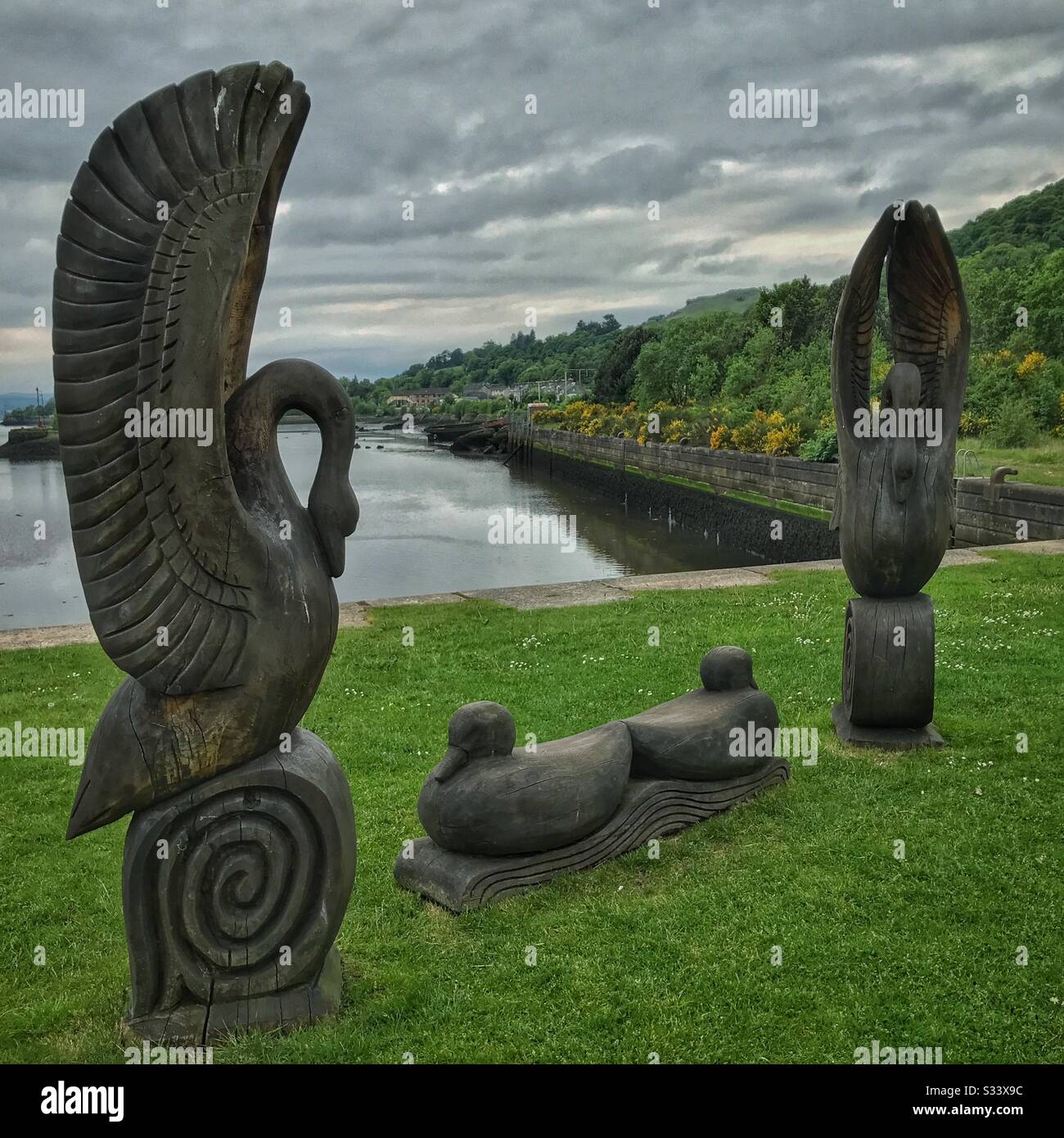 Scultura In Legno Di Swan Al Porto Di Bowling, Scozia. Foto Stock