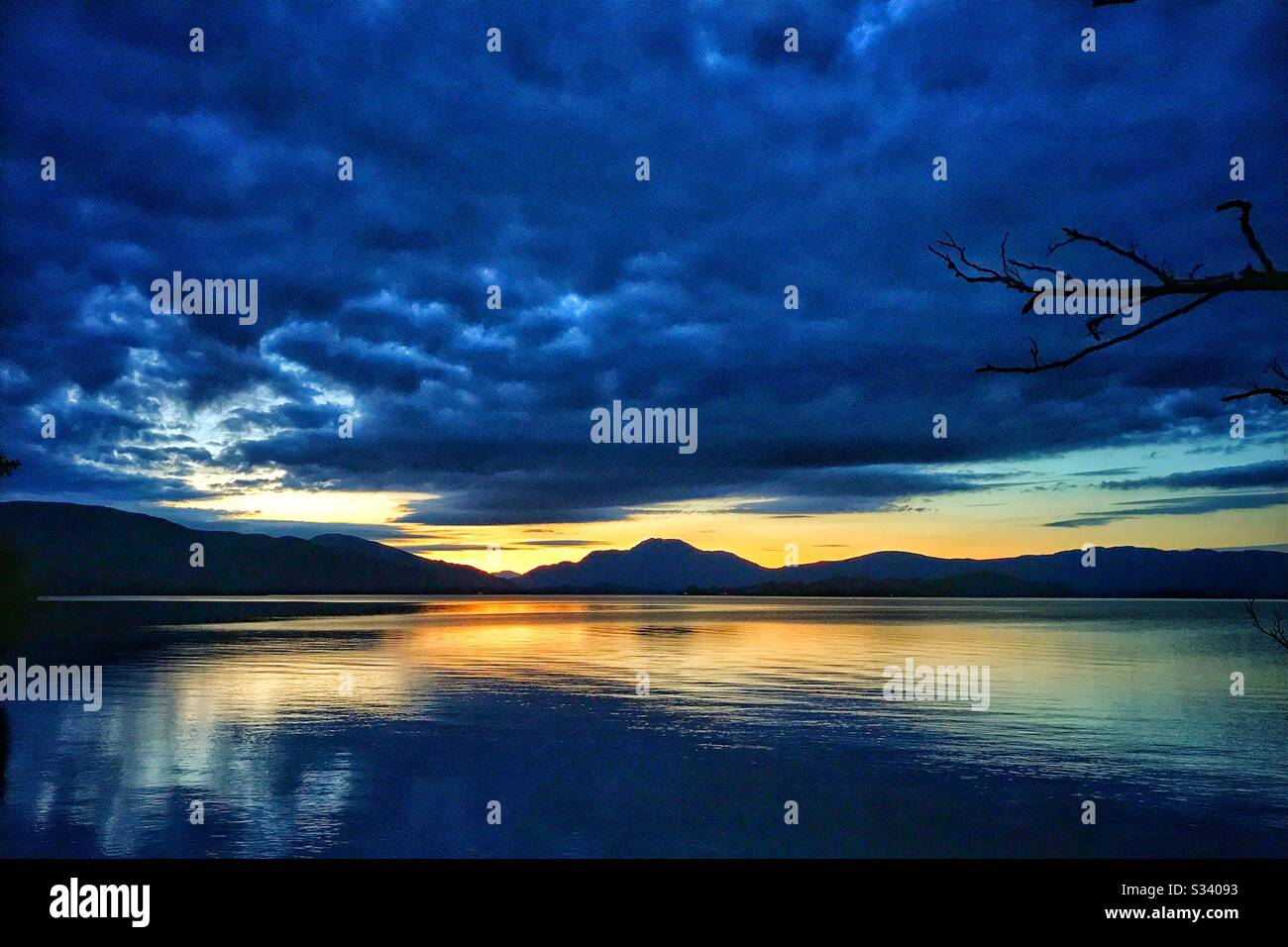 Tramonto Sul Loch Lomond, Scozia. Foto Stock