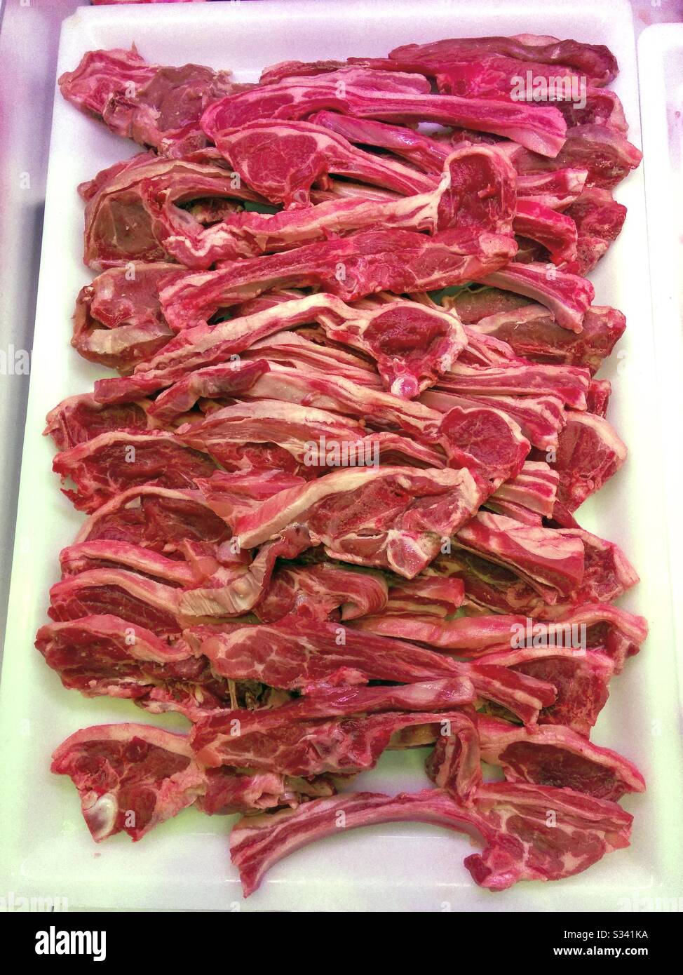 Carne di agnello in vendita. Foto Stock