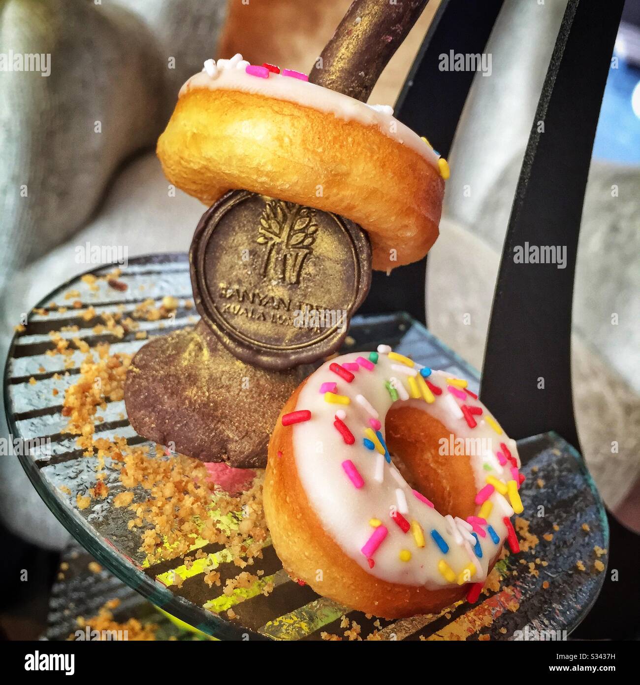 Tè pomeridiano presso Altitude, un bar al 53° piano del Banyan Tree, Kuala Lumpur, Malesia - Immagine stock catturata con smartphone