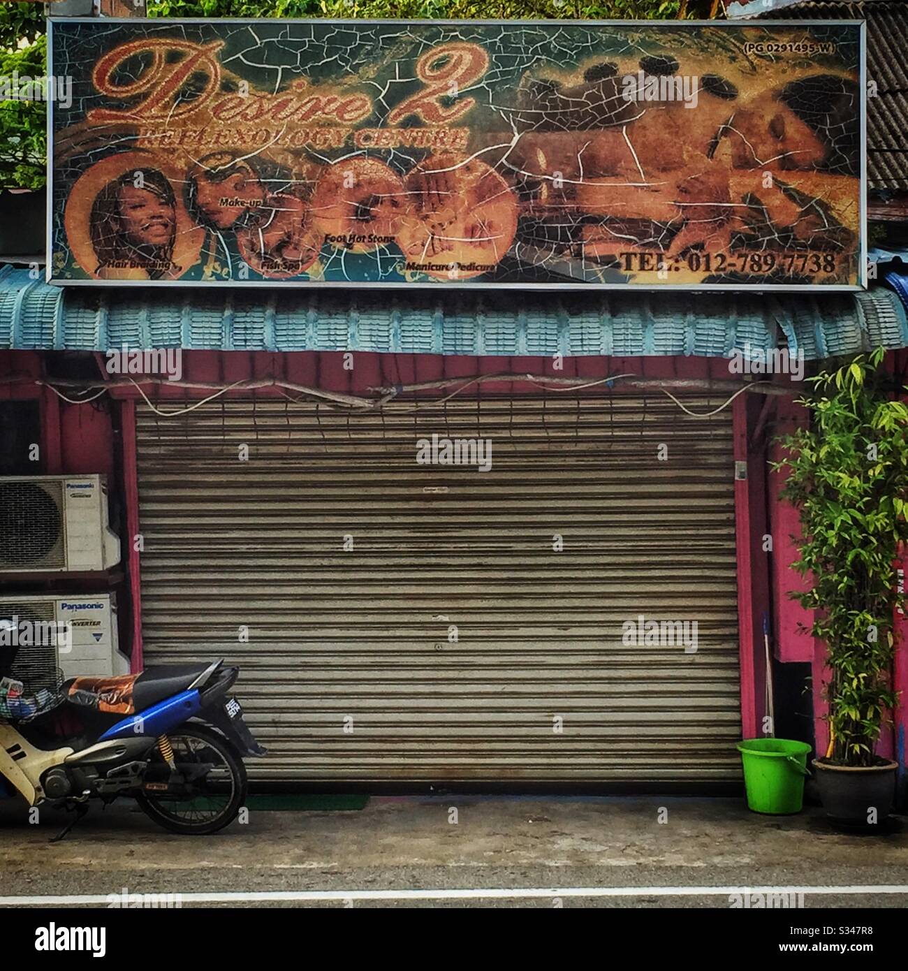 Un'azienda locale offre servizi di riflessologia, Batu Ferringhi, Penang, Malesia - Immagine stock catturata con smartphone