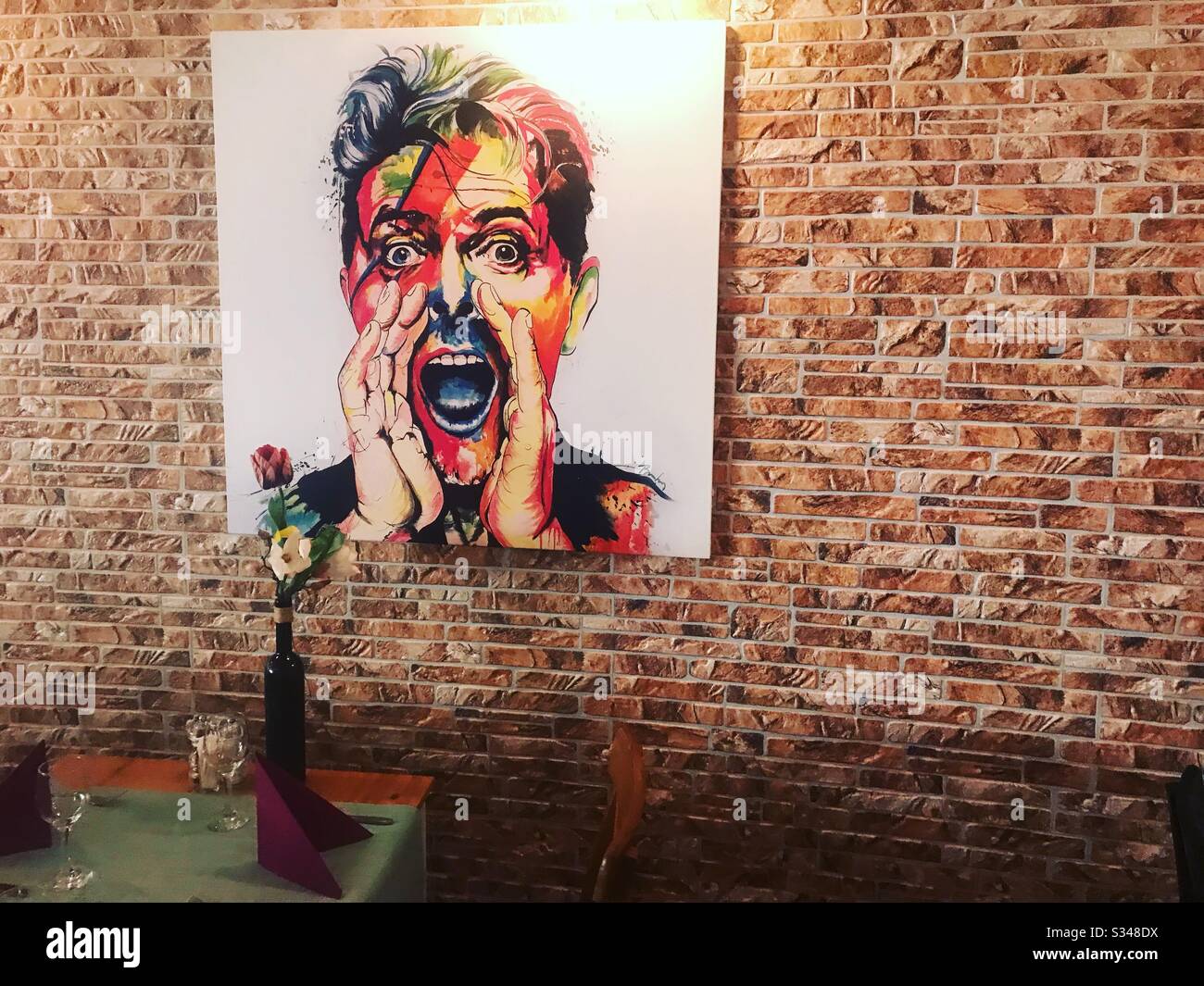 Un'immagine di David Bowie al muro del ristorante Djir a Spalato, Croazia - Immagine stock catturata con smartphone