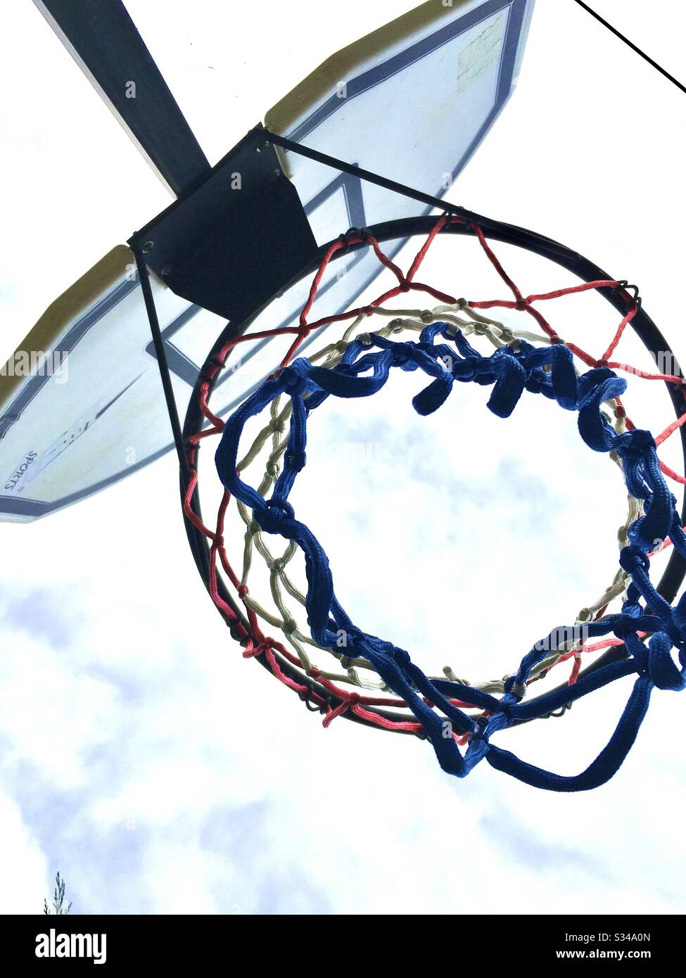 Basketball hoop dal di sotto Foto Stock
