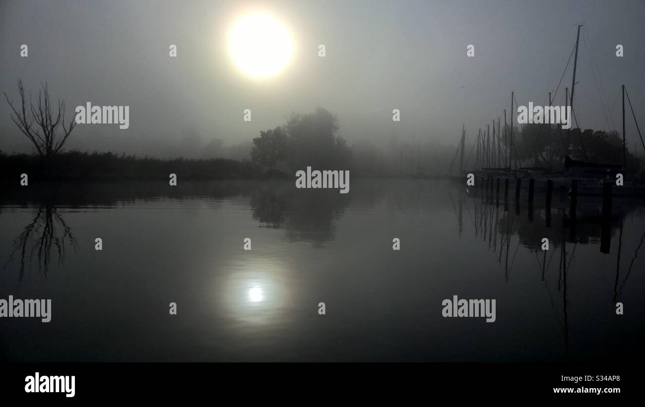 L'alba sul lago Balaton in Ungheria è un luogo inondata Foto Stock