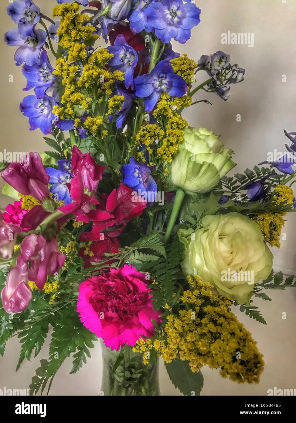 Vivacemente colorato mazzo di fiori Foto Stock