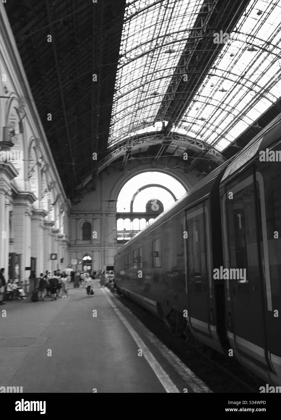 Scendere dal treno a Budapest, Ungheria. Foto Stock
