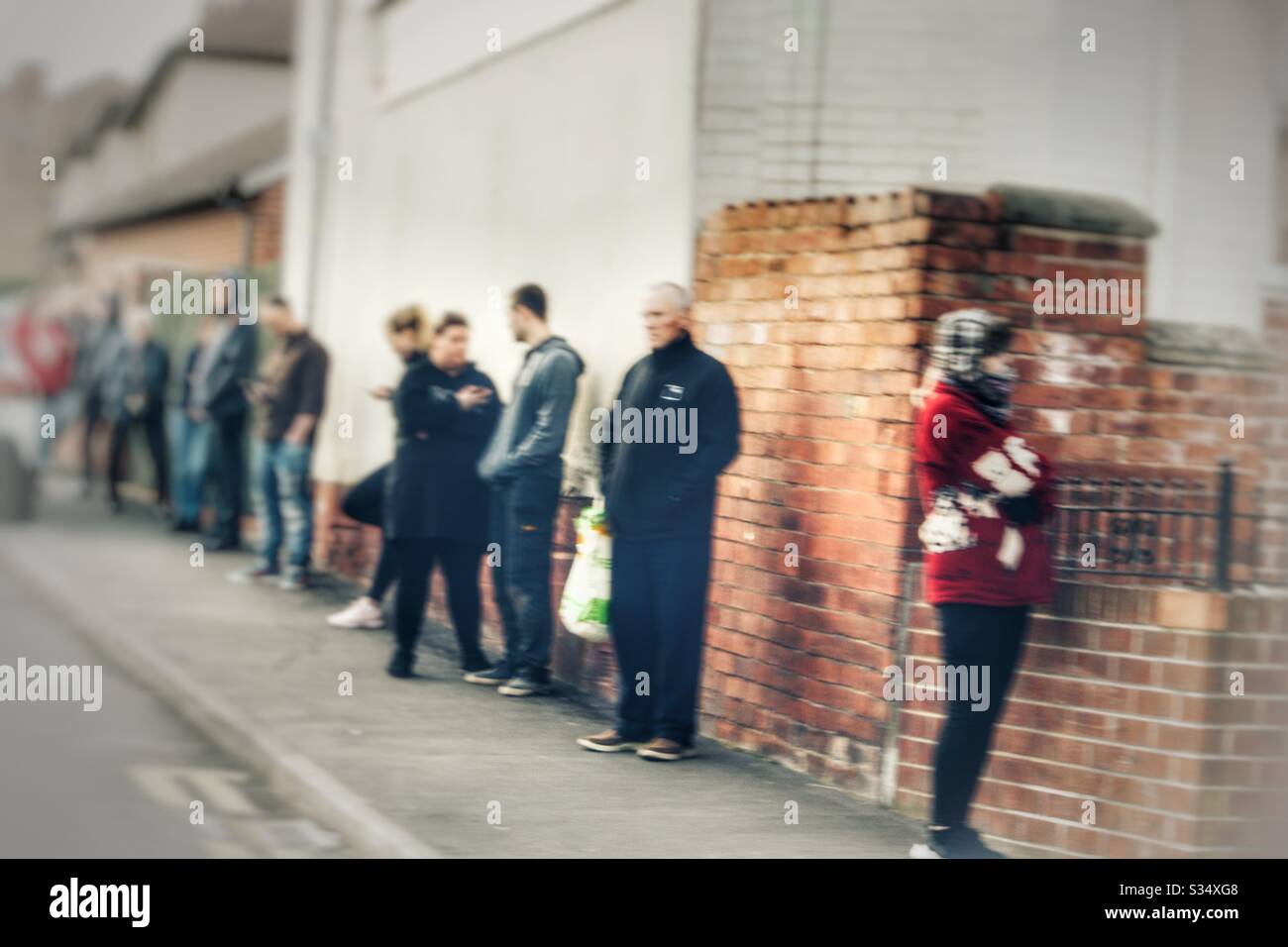 Coda per il negozio di pesce in wakefield woutood Foto Stock