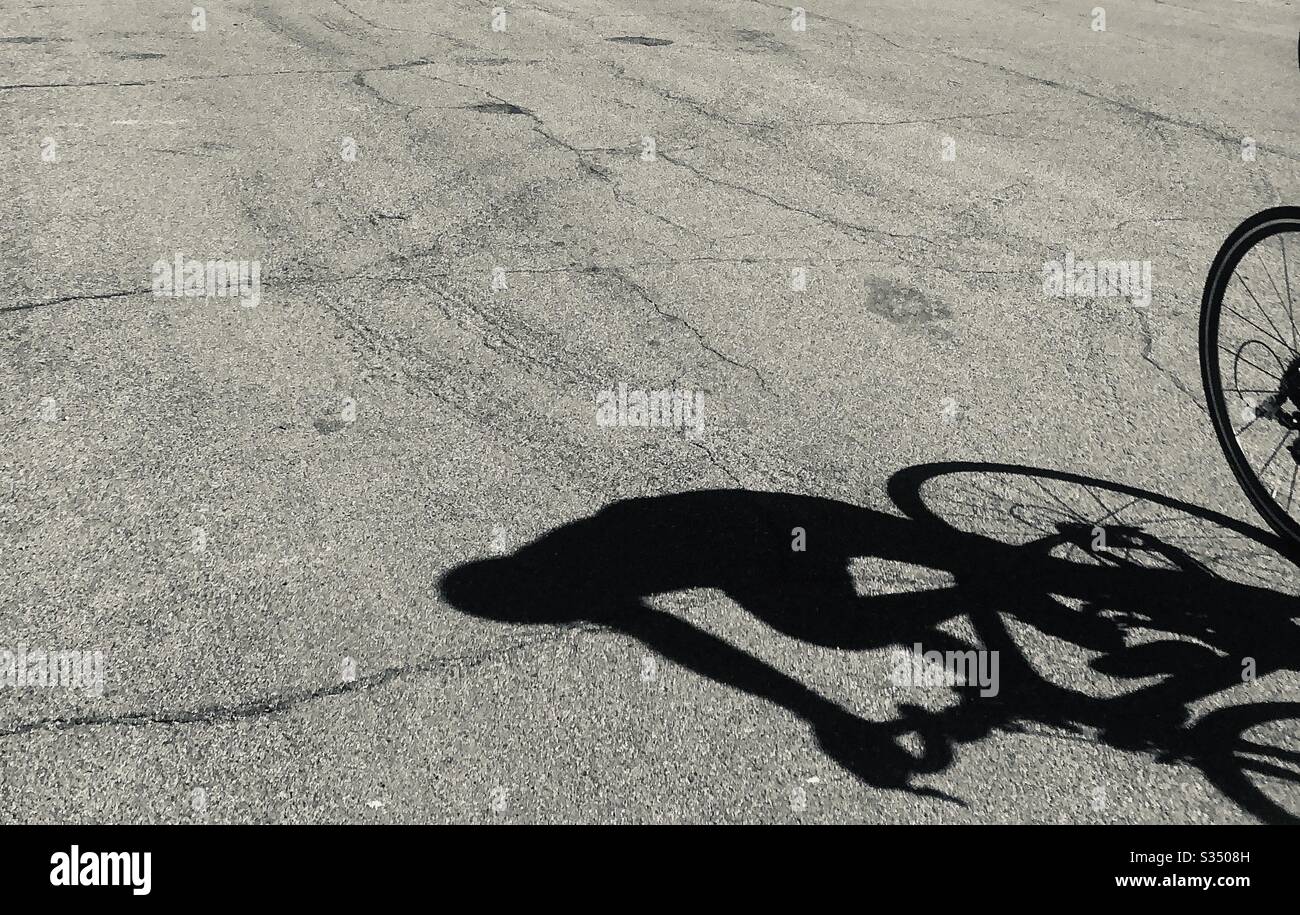 Shadow cyclist, bicicletta, bike riding, gruppo di equitazione, attività, esercizio fisico, sano, piacevole, quartiere, YumaAZ Foto Stock