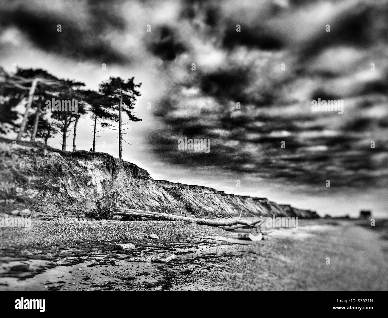 Effetti di erosione costiera - Immagine stock catturata con smartphone