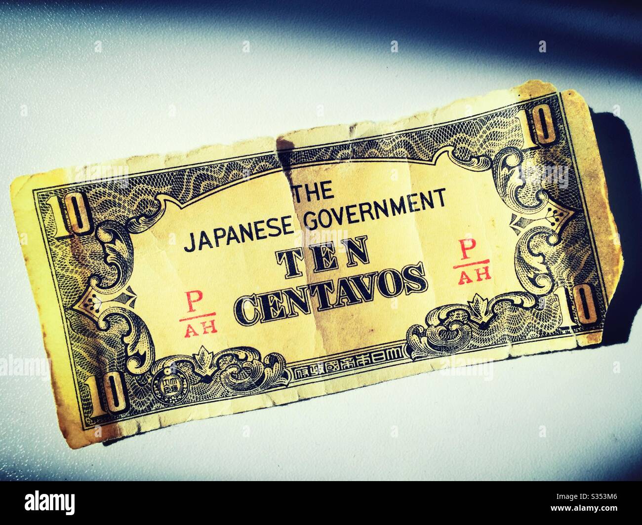 Vintage seconda guerra mondiale giapponese bolletta di valuta emessa nelle Filippine durante l'occupazione - Immagine stock catturata con smartphone