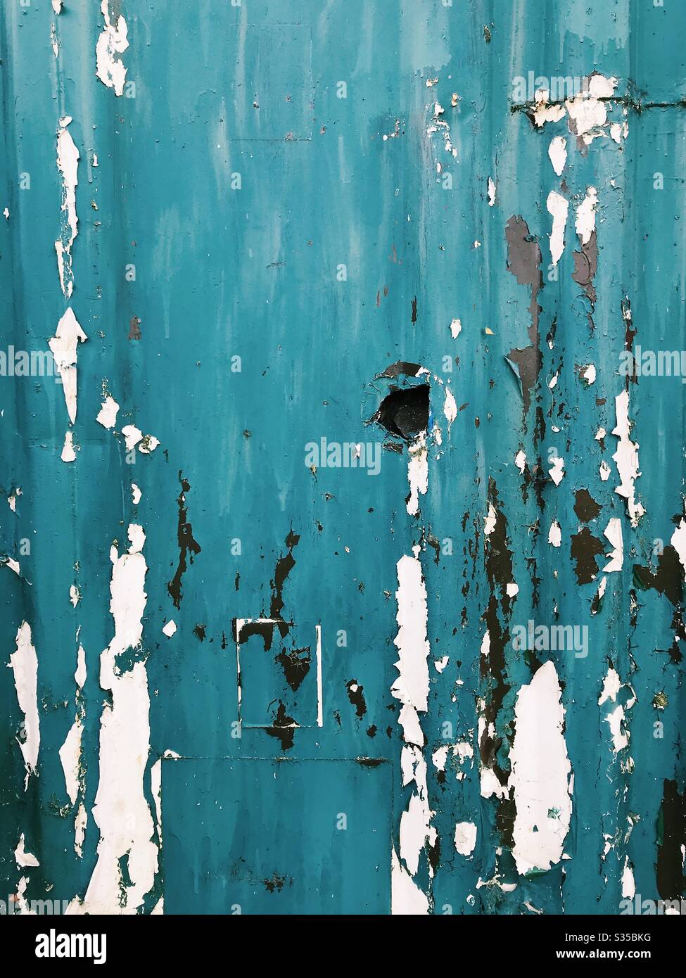 Strutture industriali urbane astratte. - Immagine stock catturata con smartphone