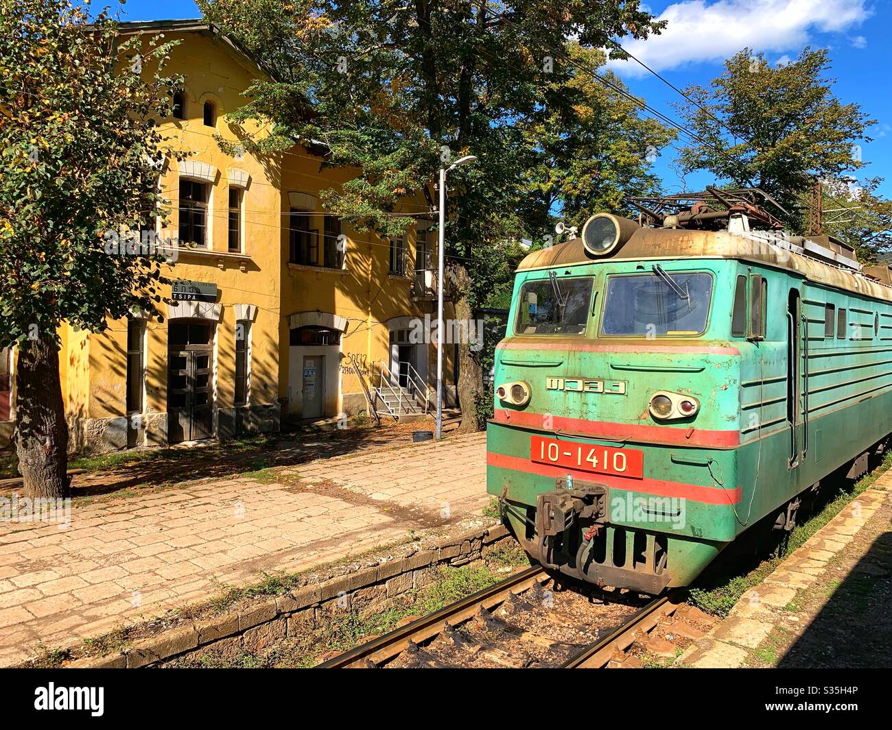 Vecchio treno sovietico in Georgia. Chic. Shabby Rustico. Foto Stock
