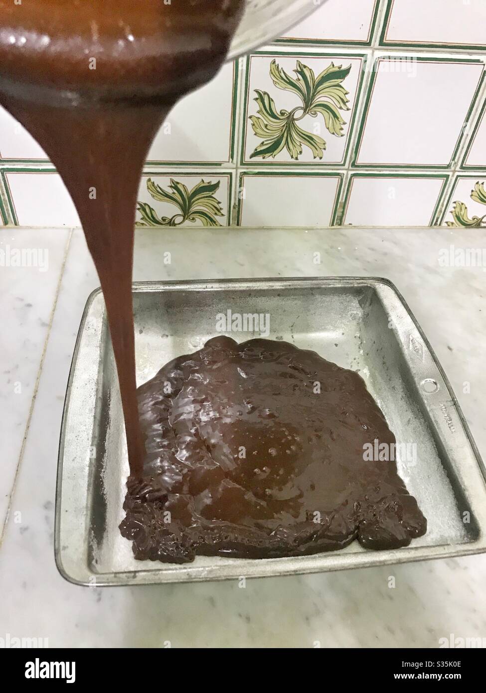 Idee di cucina casalinga: Brownies nella fabbricazione Foto Stock