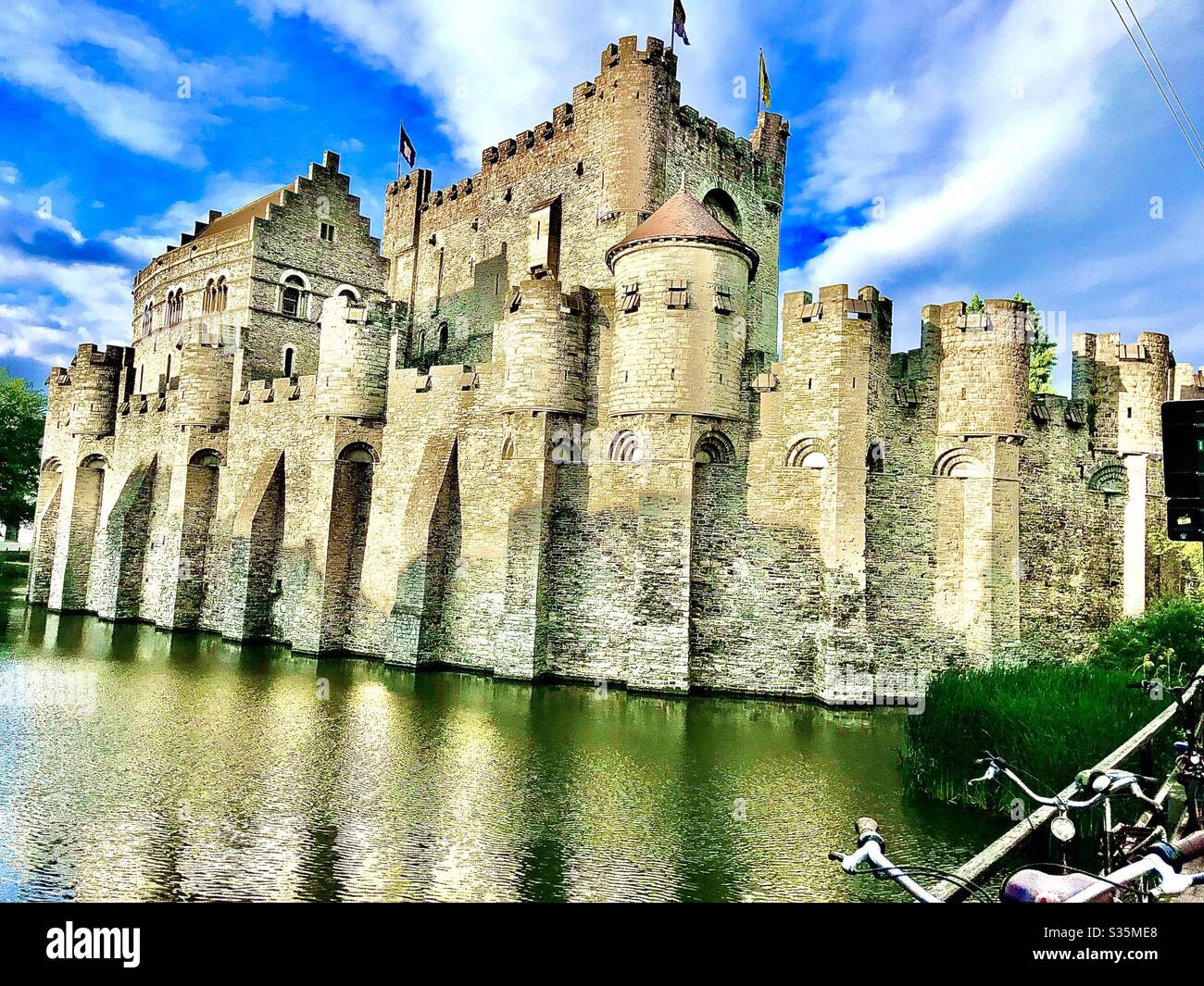 Castello di Gand sul fiume - Immagine stock catturata con smartphone
