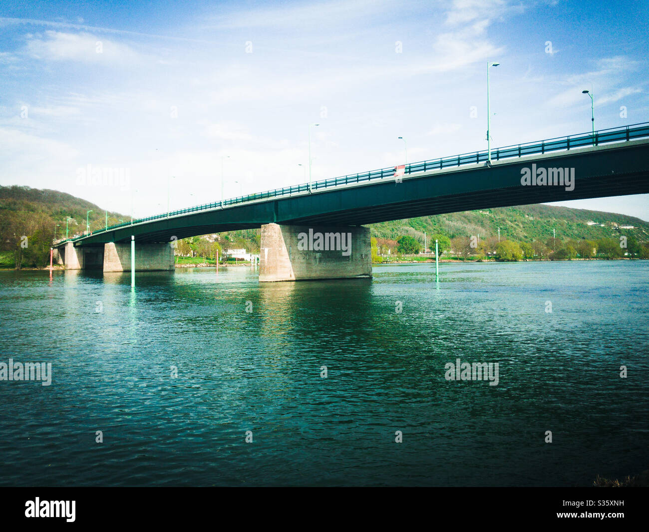 Pont Clemenceau, Vernon, Normandia, Francia - Immagine stock catturata con smartphone