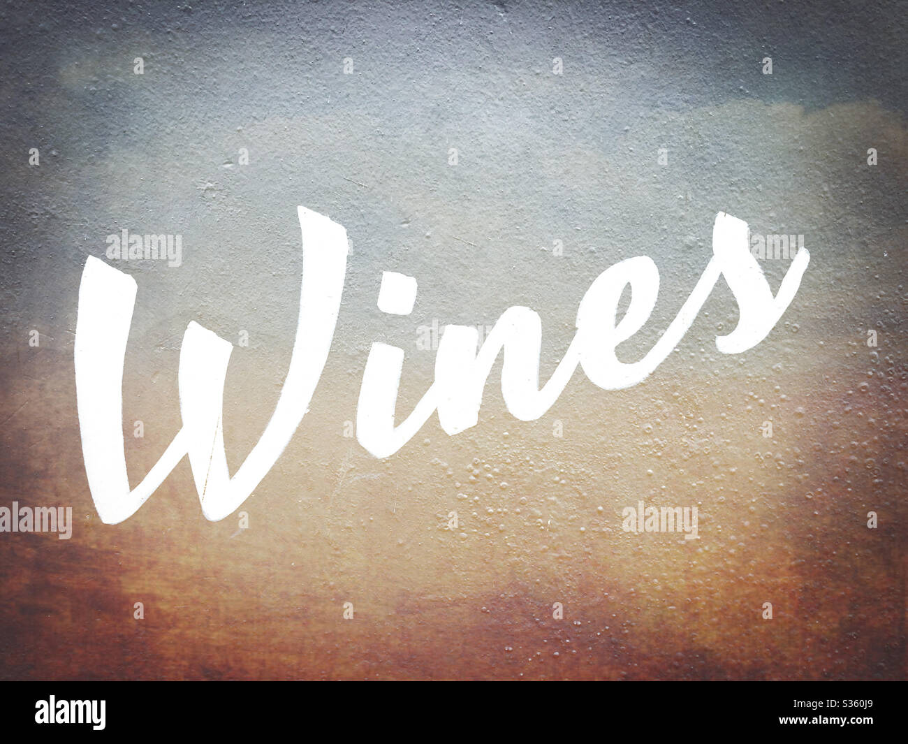 Pitturato segno pubblicità vini, con effetto grunge Foto Stock