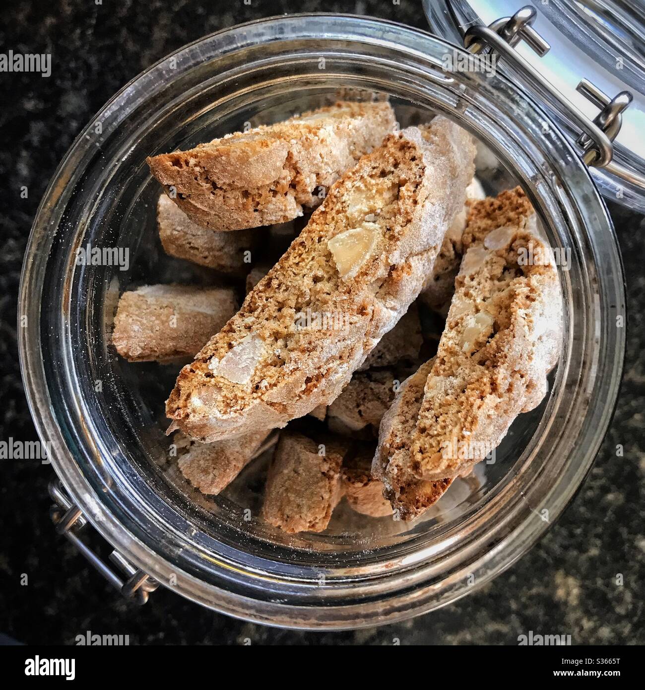 Vasetto di biscotti - Immagine stock catturata con smartphone
