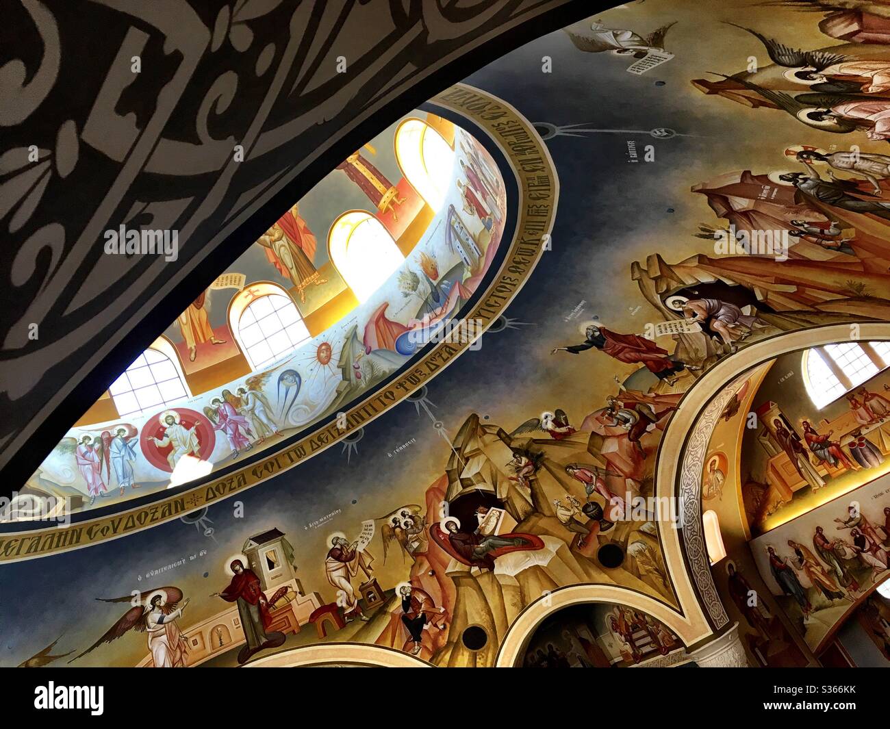 Interno della chiesa - Immagine stock catturata con smartphone