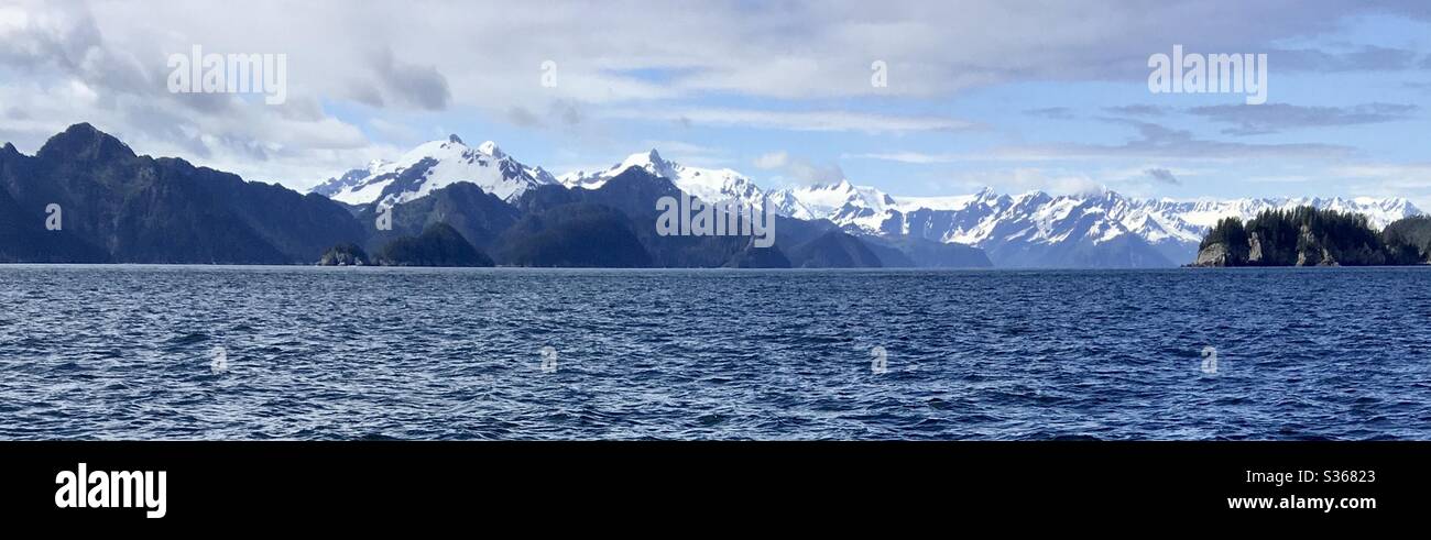 Paesaggio panoramico delle montagne dell'Alaska sulla penisola di Kenai, vicino Seward. Foto Stock