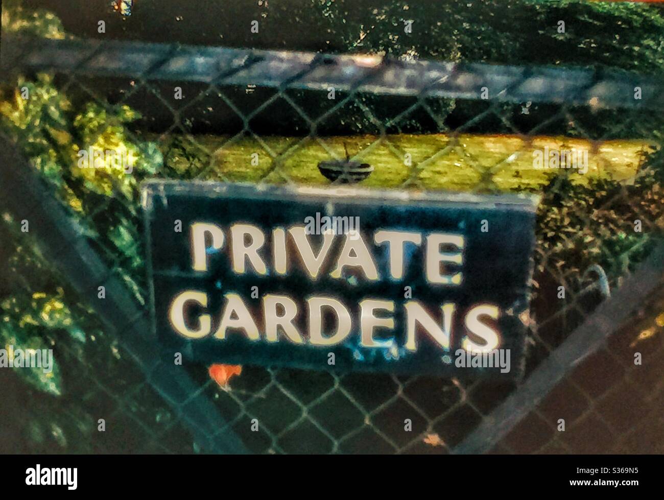 Un cartello privato per giardini in Knightsbridge London SW1. Foto Stock