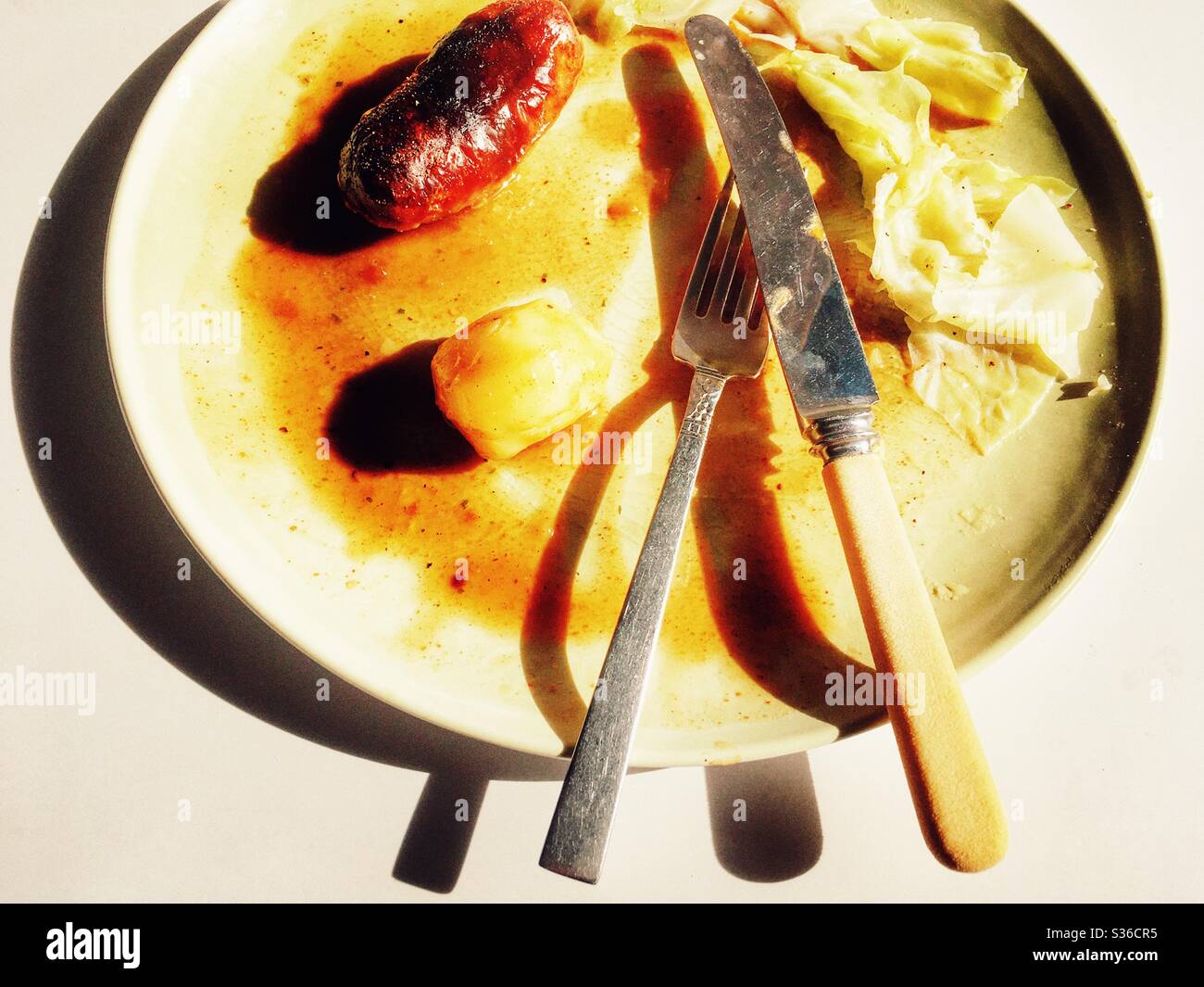 Cibo residuo su un piatto - Immagine stock catturata con smartphone