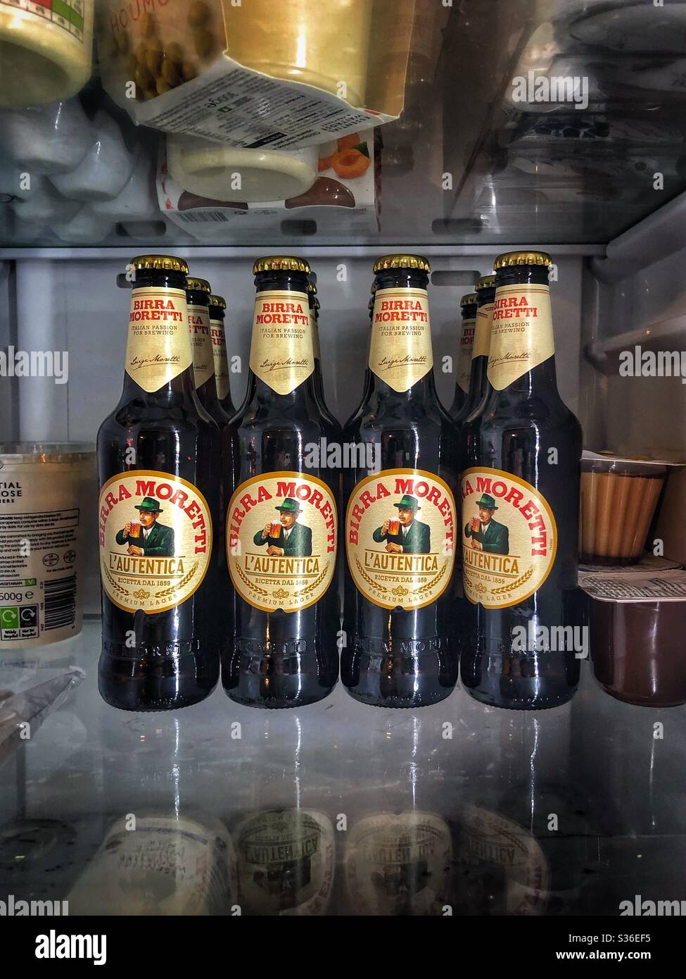 Birra in frigo Foto Stock