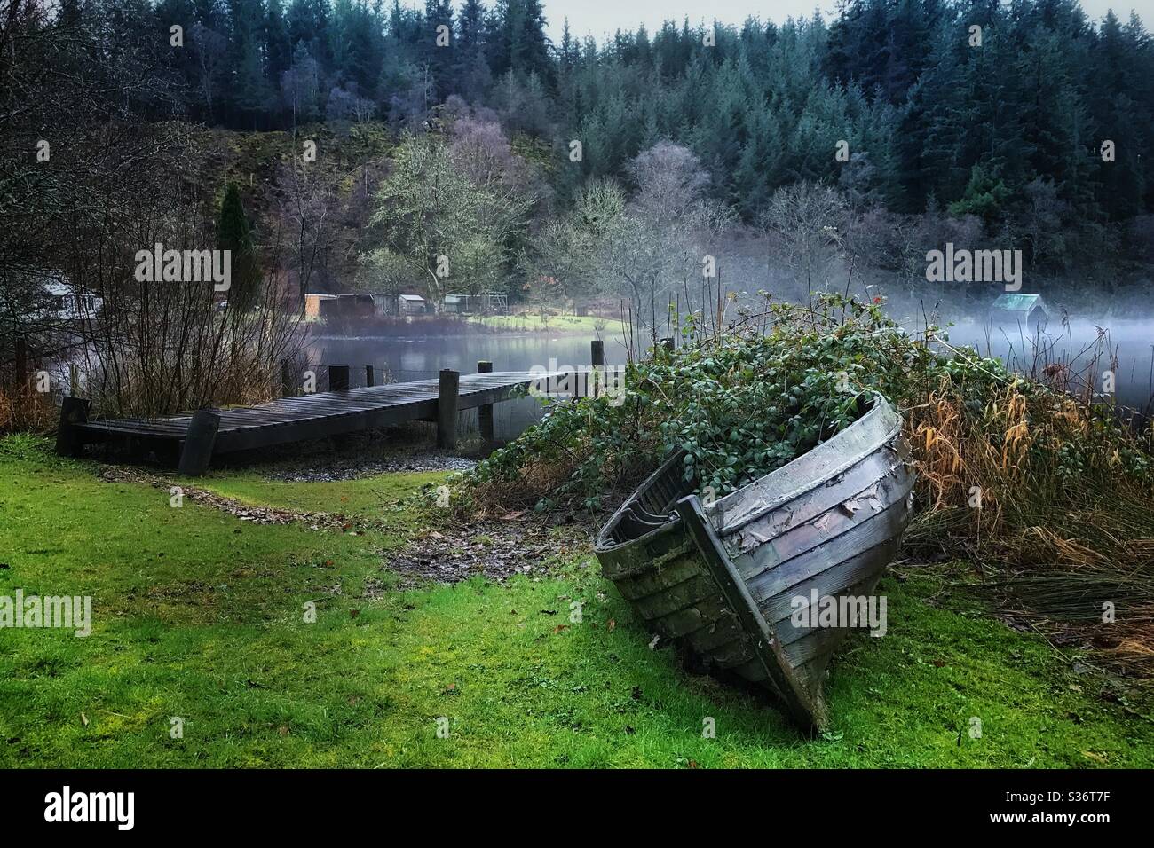 Misty Loch Ard, Scozia. Foto Stock