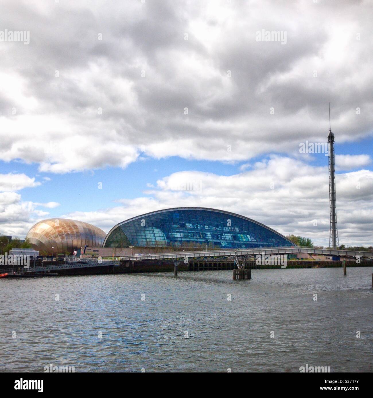 Glasgow Science Center e Glasgow Tower sul fiume Clyde. Foto Stock
