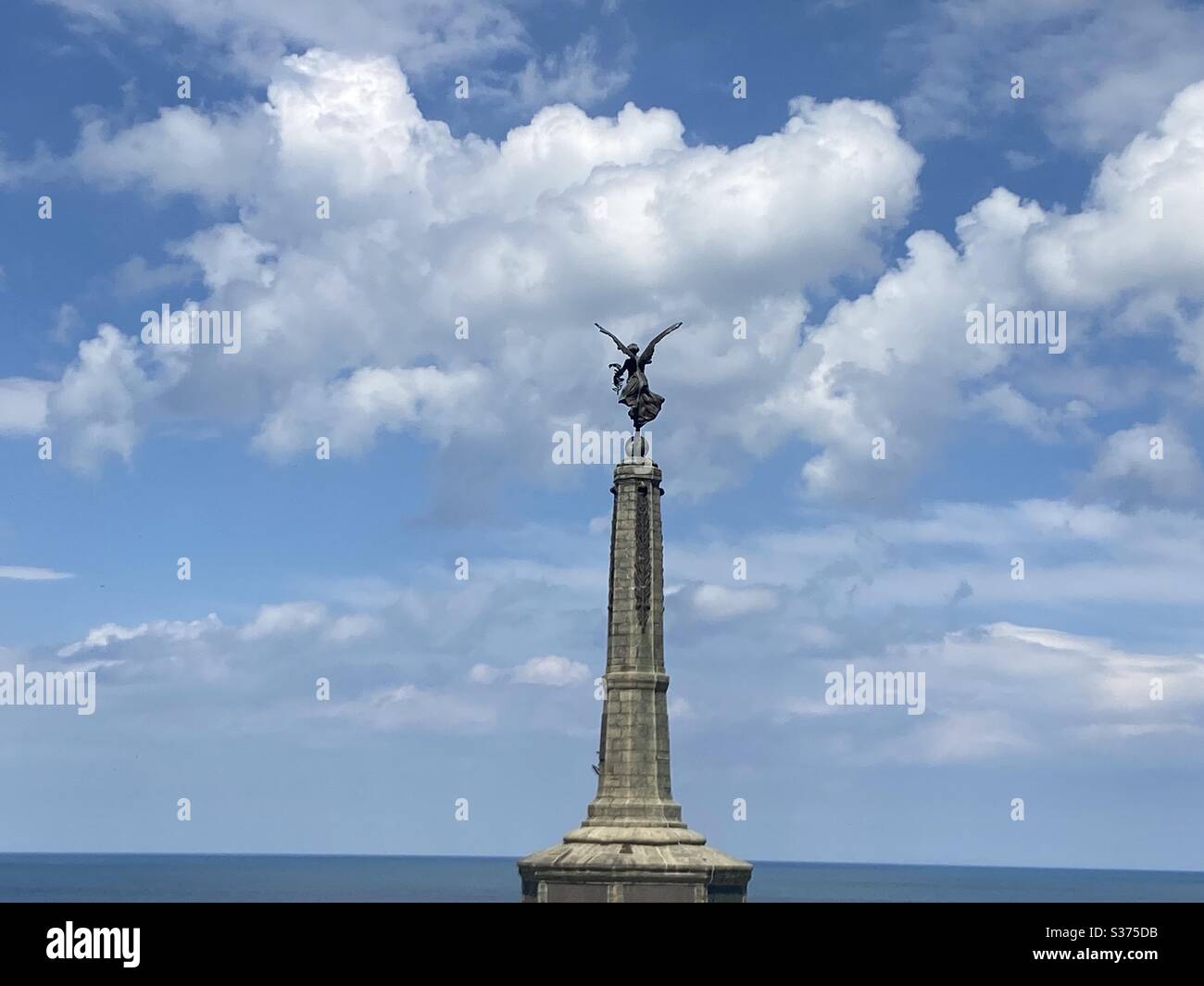 Aberystwyth, Galles occidentale, Regno Unito. Sabato 13 giugno 2020. News: Una giornata calda e soleggiata ad Aberystwyth dal memoriale. ©️Rose Voon/ Alamy Live News Foto Stock