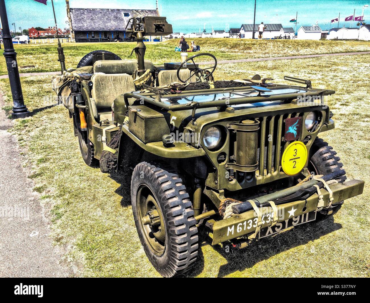 Jeep Willys della seconda guerra mondiale su Walmer Strand - Immagine stock catturata con smartphone