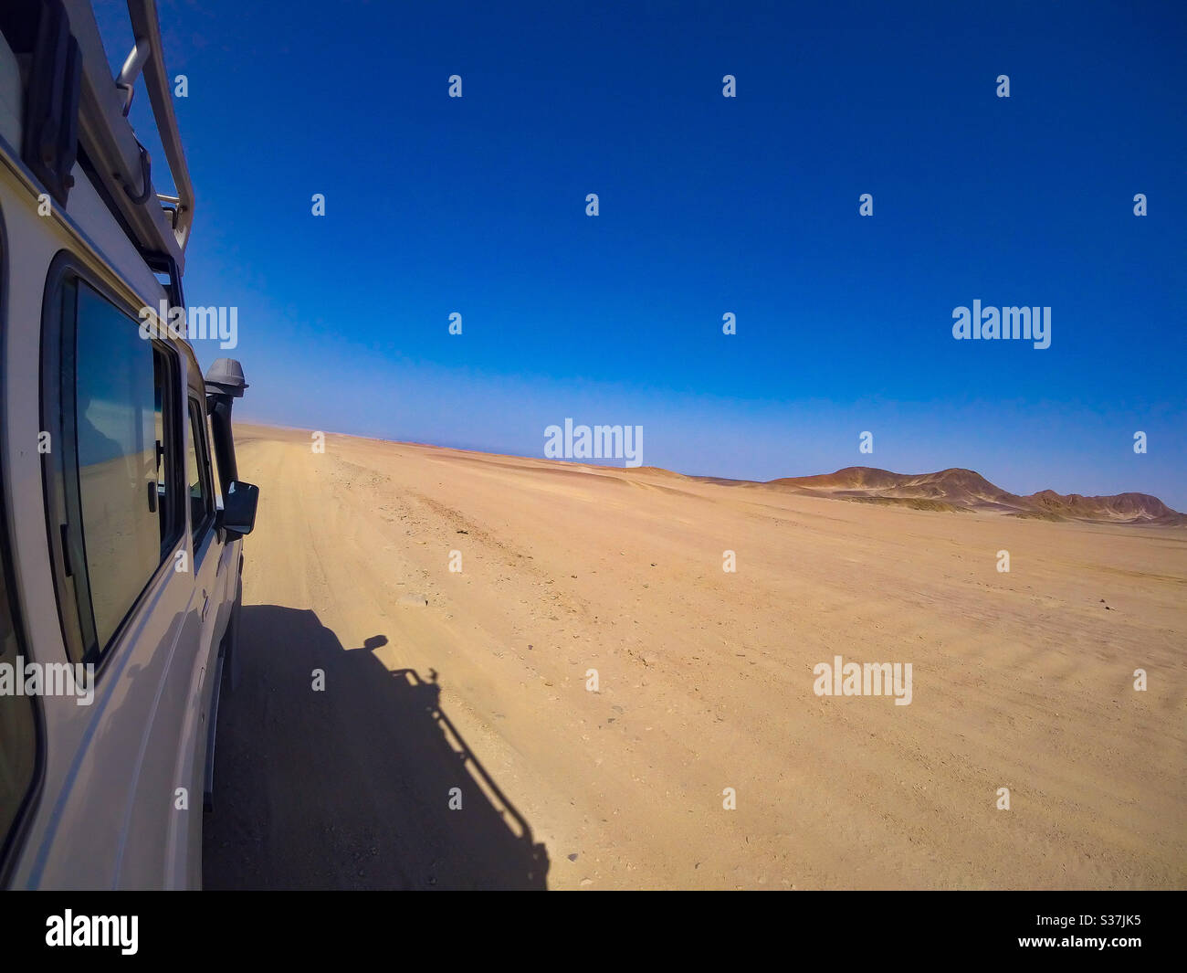 Giro in auto attraverso il deserto in Egitto Foto Stock
