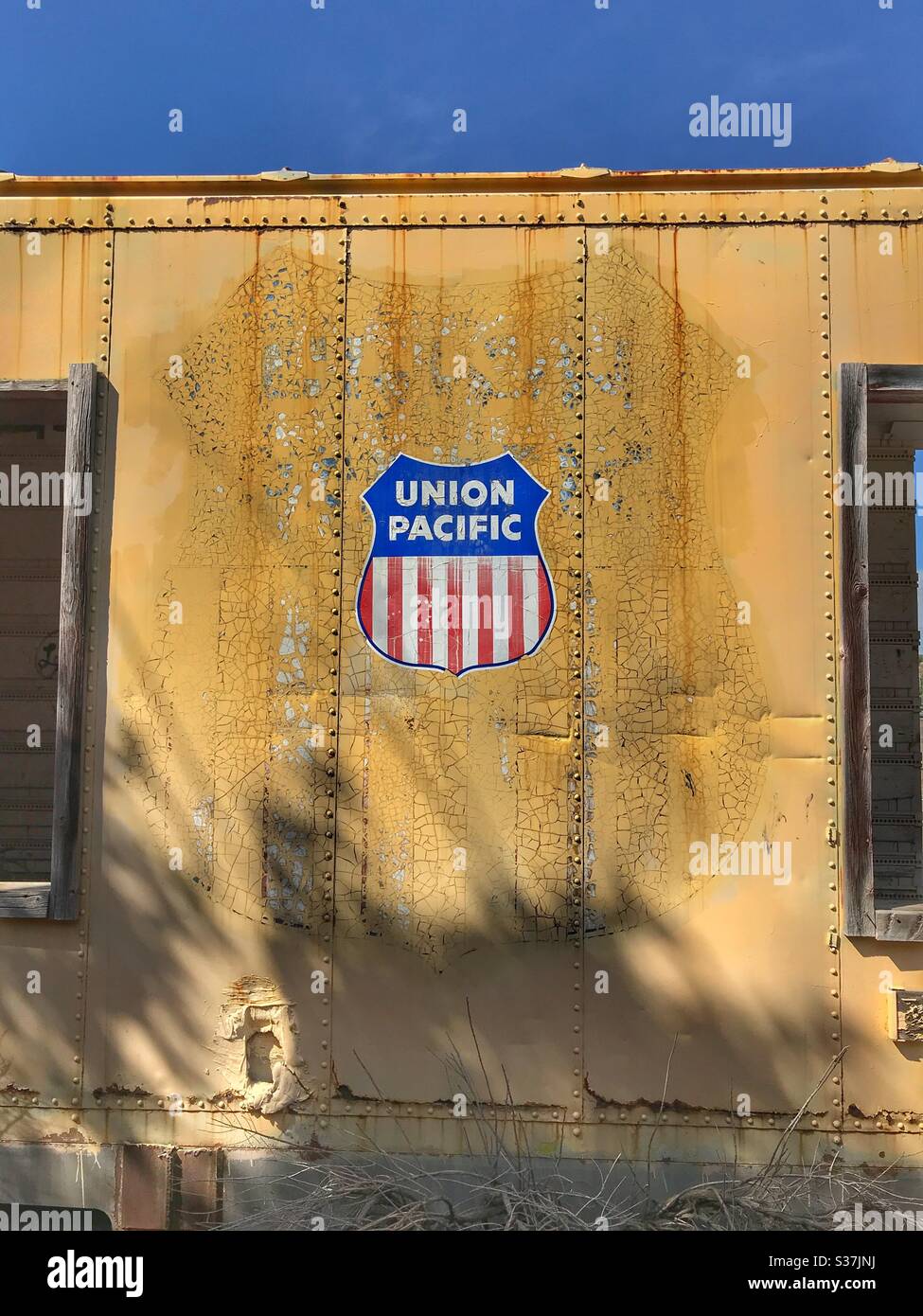 Vecchio logo Union Pacific in doppio, sul lato di una vecchia carrozza. Foto Stock