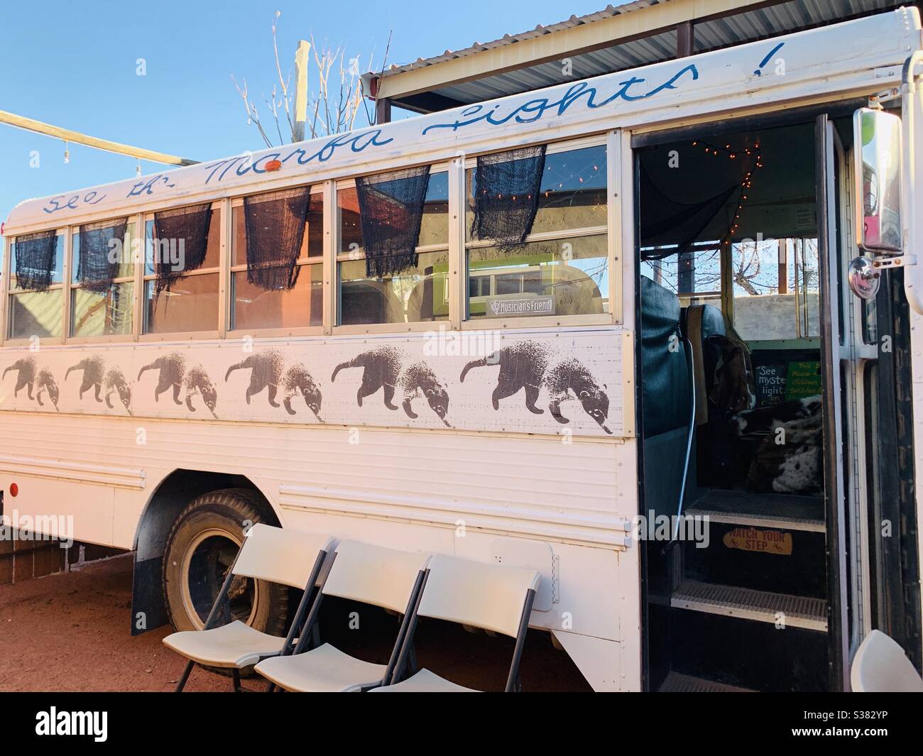 bus scolastico a marfa texas Foto Stock