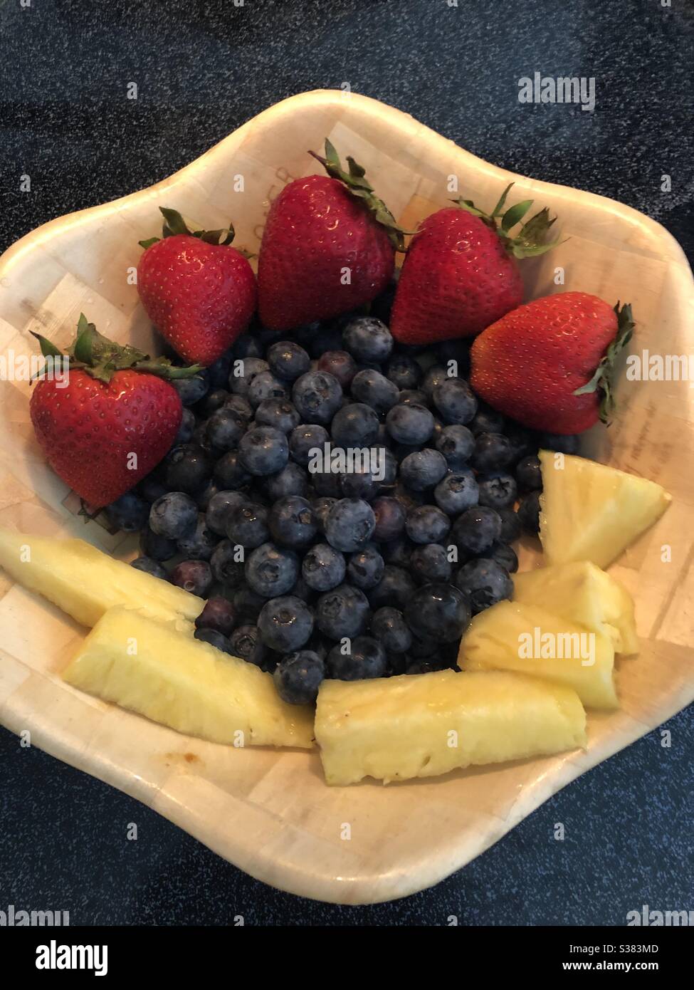 Primo piano con frutta fresca per colazione Foto Stock