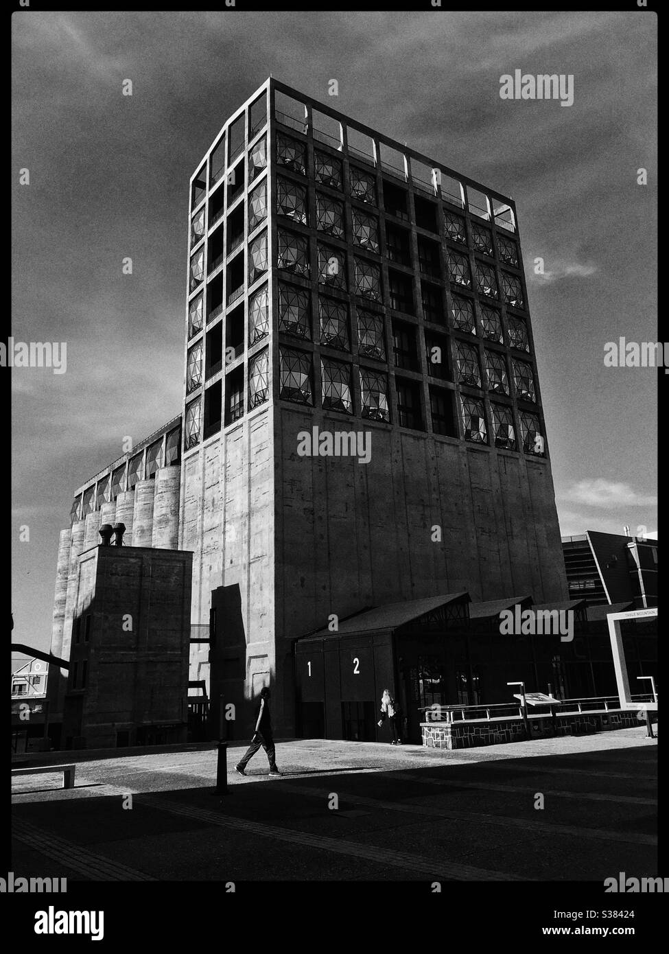 Zeitz Museo di Arte Contemporanea in Africa nei silos complesso al V & A Waterfront, Città del Capo, Sud Africa. Foto Stock