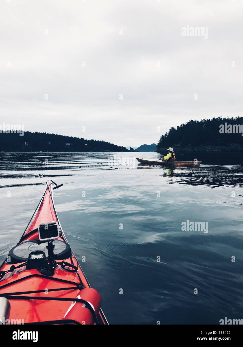 Kayak in mare alle isole San Juan nell'estate 2020 durante il COVID 19 Foto Stock