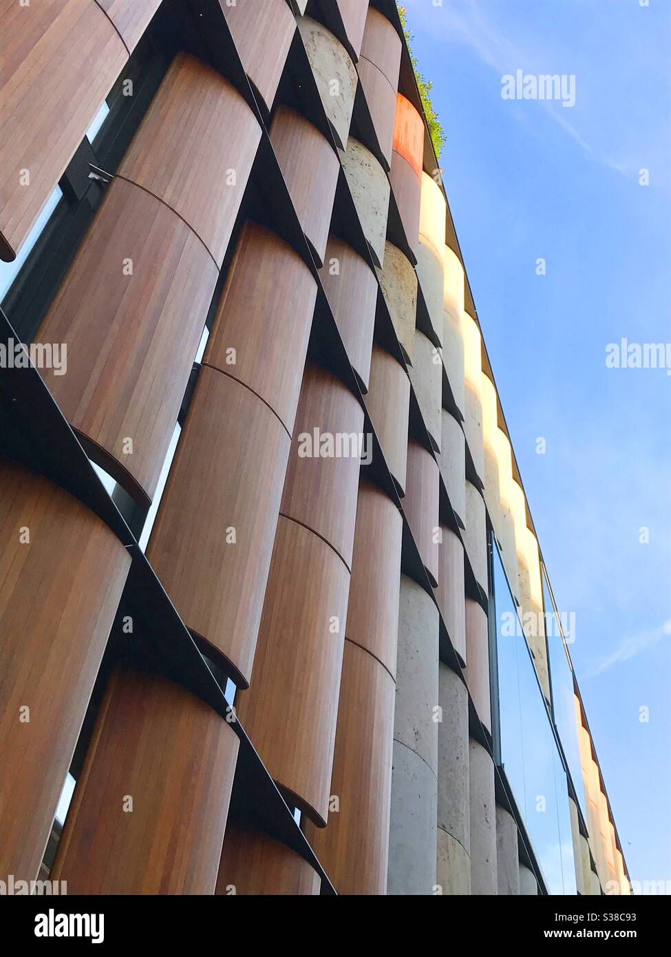 Facciata di un edificio futuristico. Madrid, Spagna. Foto Stock