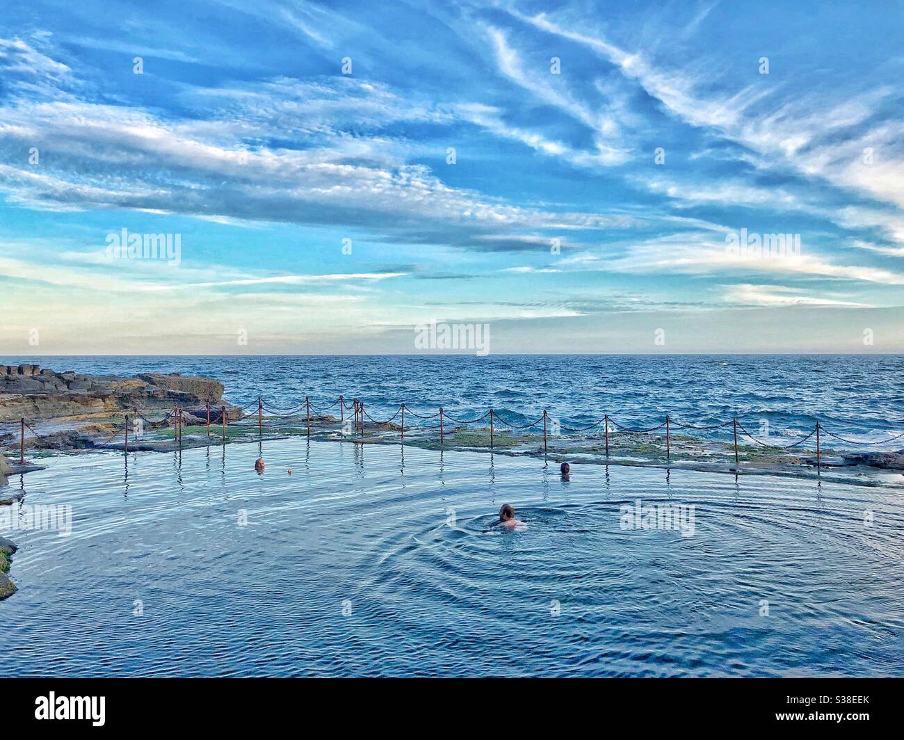 Solo voi la piscina e l'oceano a Bogey buco newscastle NSW-Australia Foto Stock