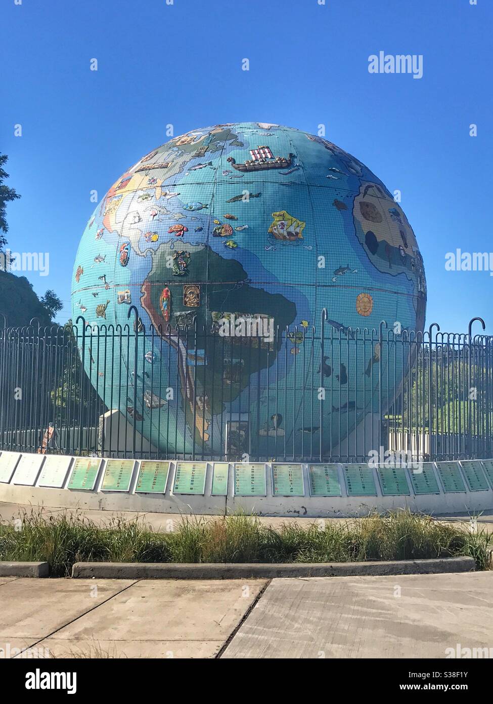 Scultura mondiale a Salem, Oregon - Immagine stock catturata con smartphone