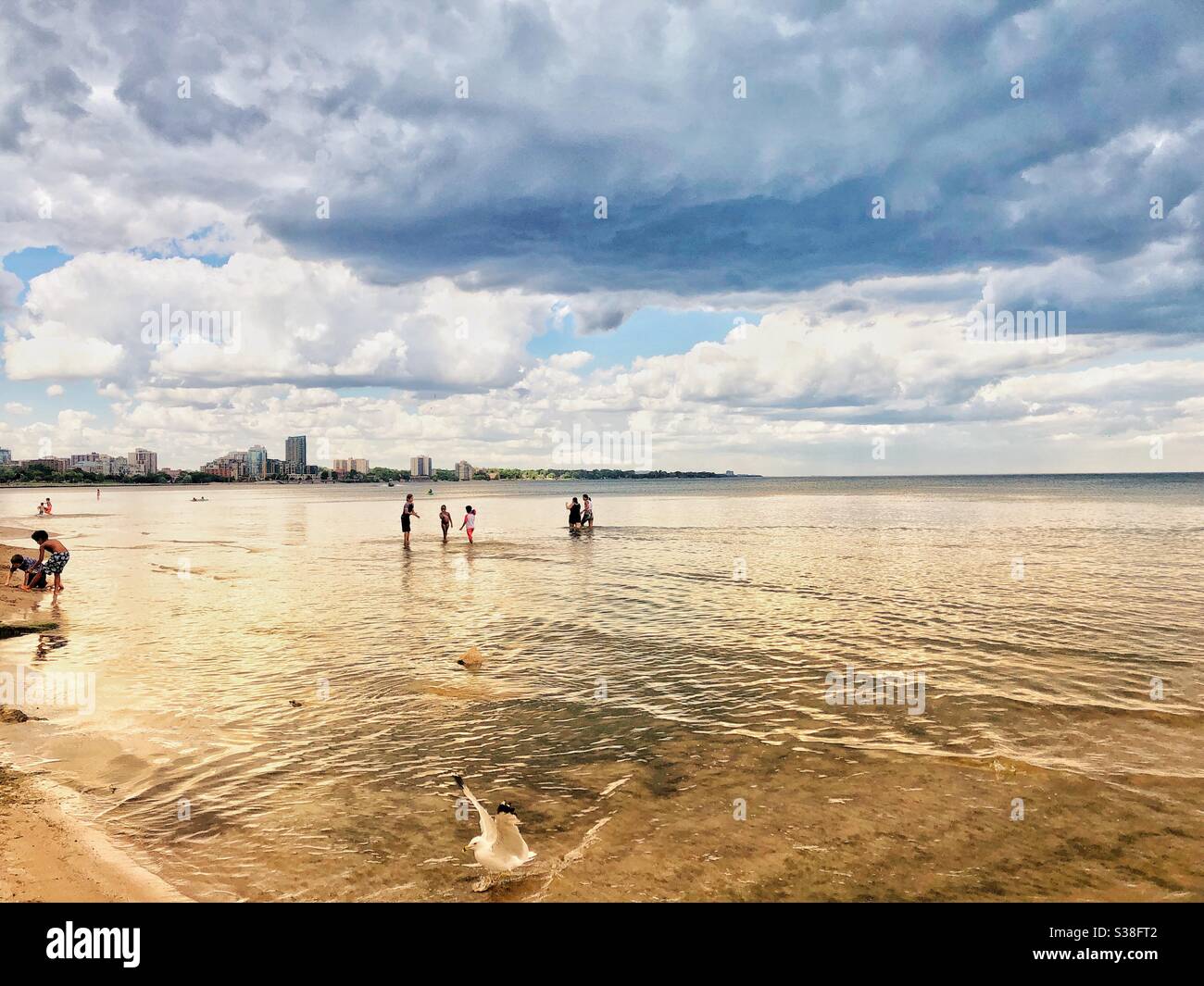 Una giornata tranquilla sulla spiaggia di Burlington, Ontario, Canada. Foto Stock