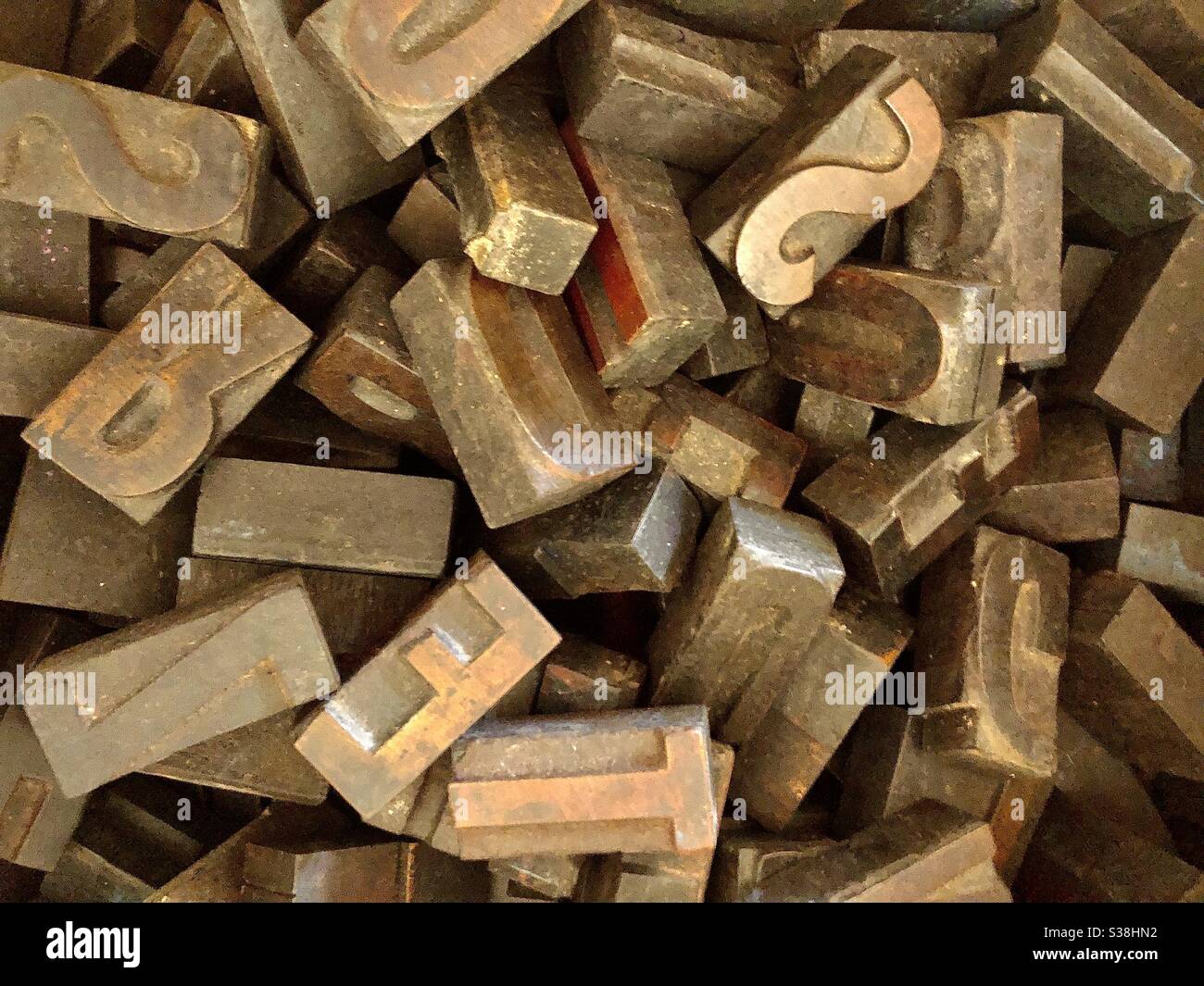 Scatola di blocchi di lettere della vecchia stampante in legno. Foto Stock