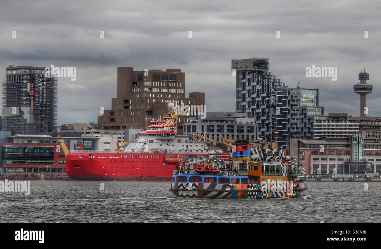 RRS Sir David Attenborough ha ormeggiato al terminal delle navi da crociera di Liverpool Passò dal traghetto Mersey Foto Stock