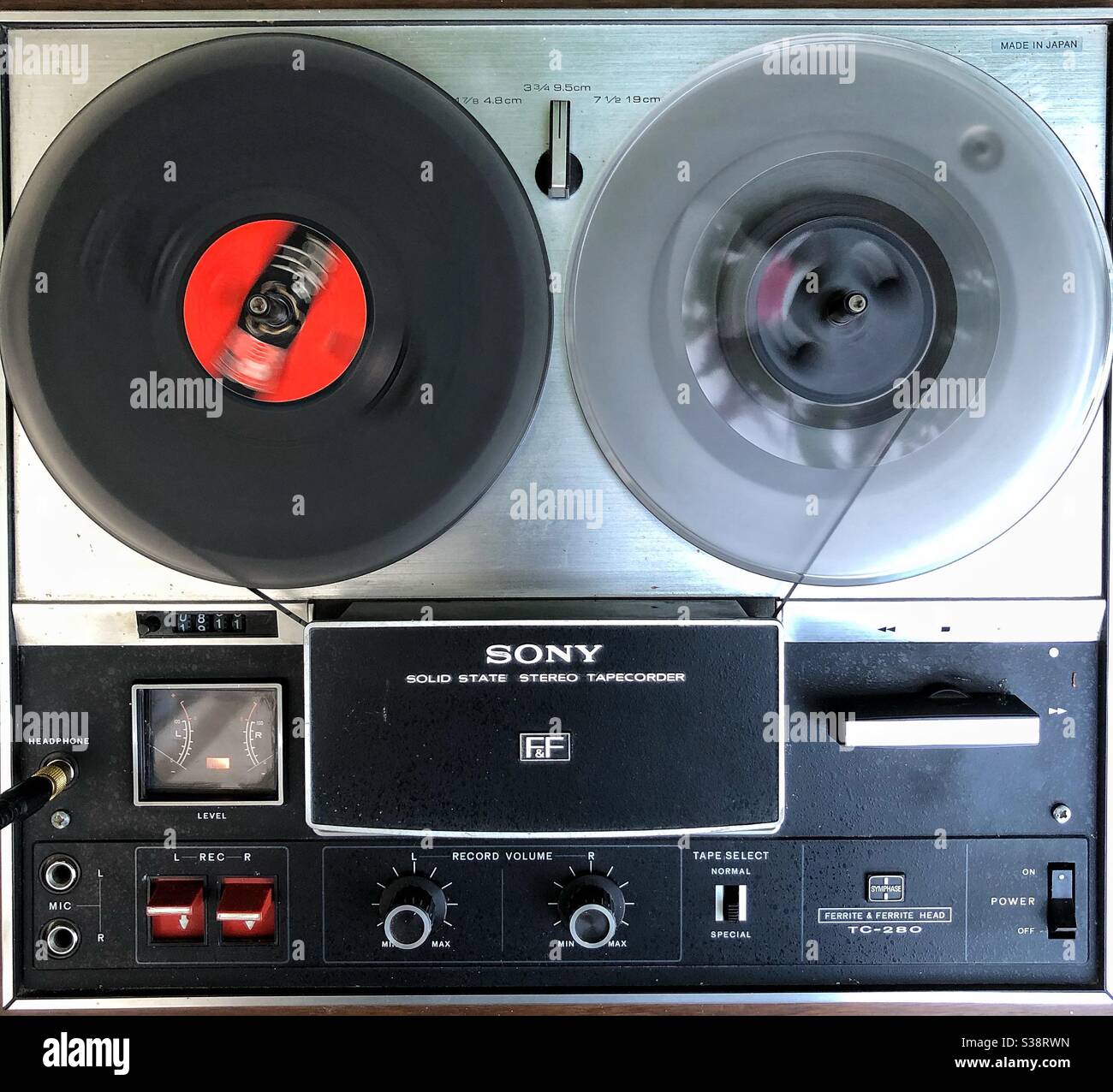 Macchina a nastro Sony reel-to-reel - Immagine stock catturata con smartphone