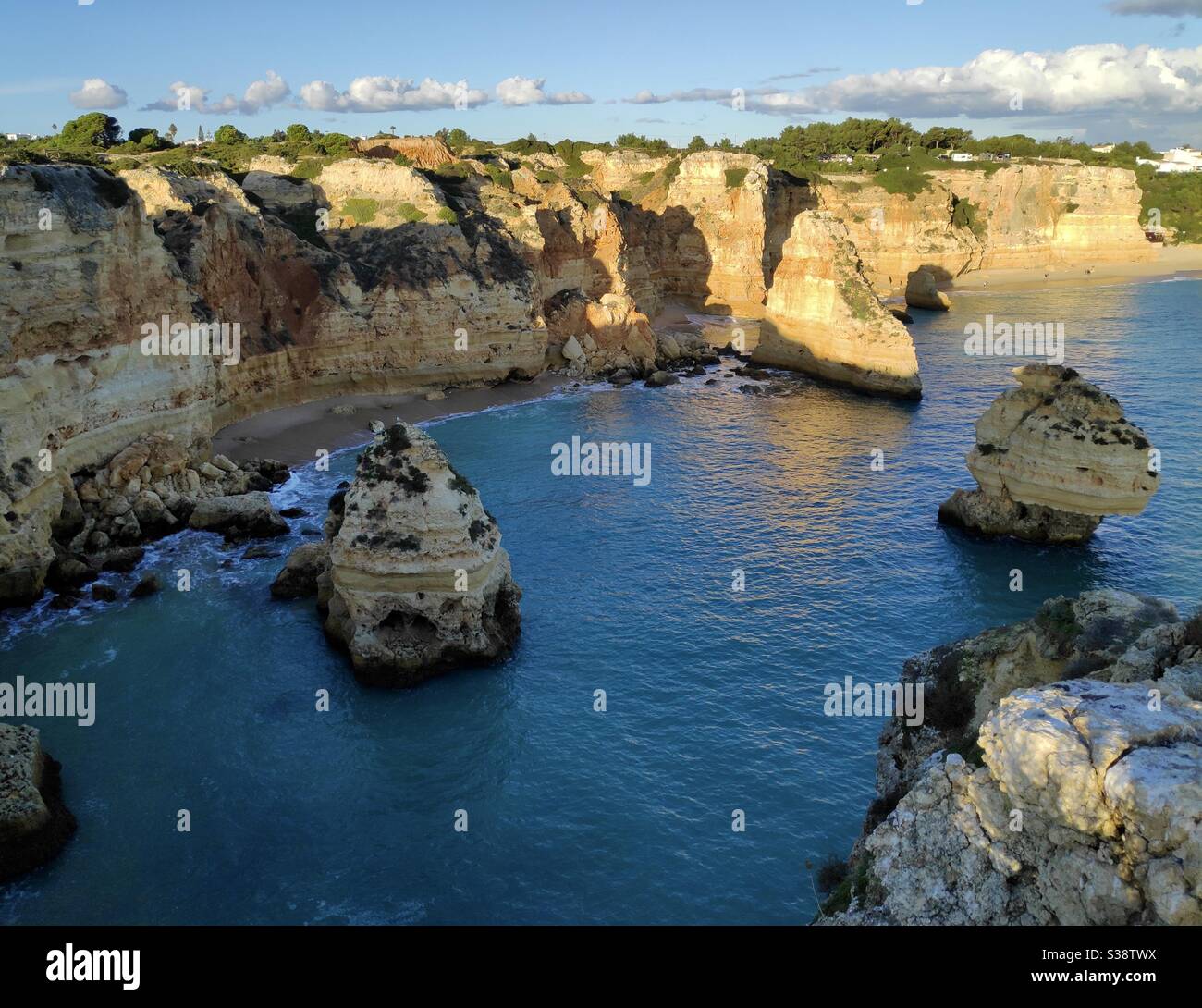 Algarve è ben noto in Portogallo per le sue spiagge e. scogliere - Immagine stock catturata con smartphone