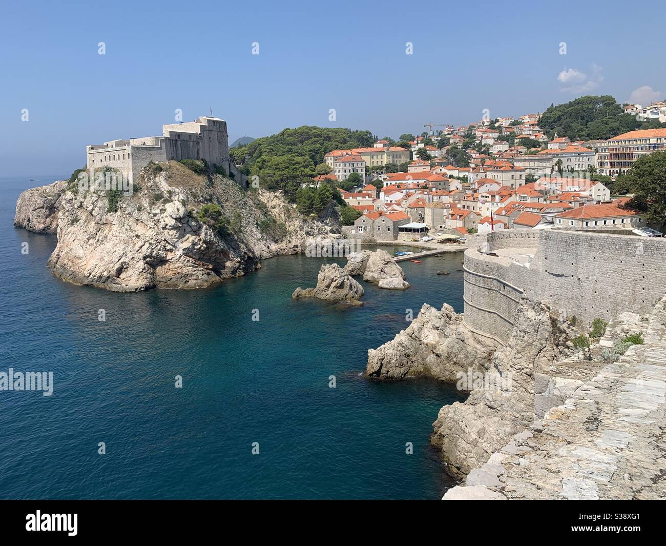 Vista sulla città vecchia dalle mura della città di Dubrovnik - Immagine stock catturata con smartphone