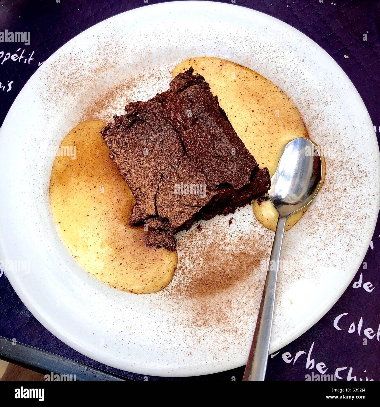 Dessert francese "fondant au chocolat". Foto Stock