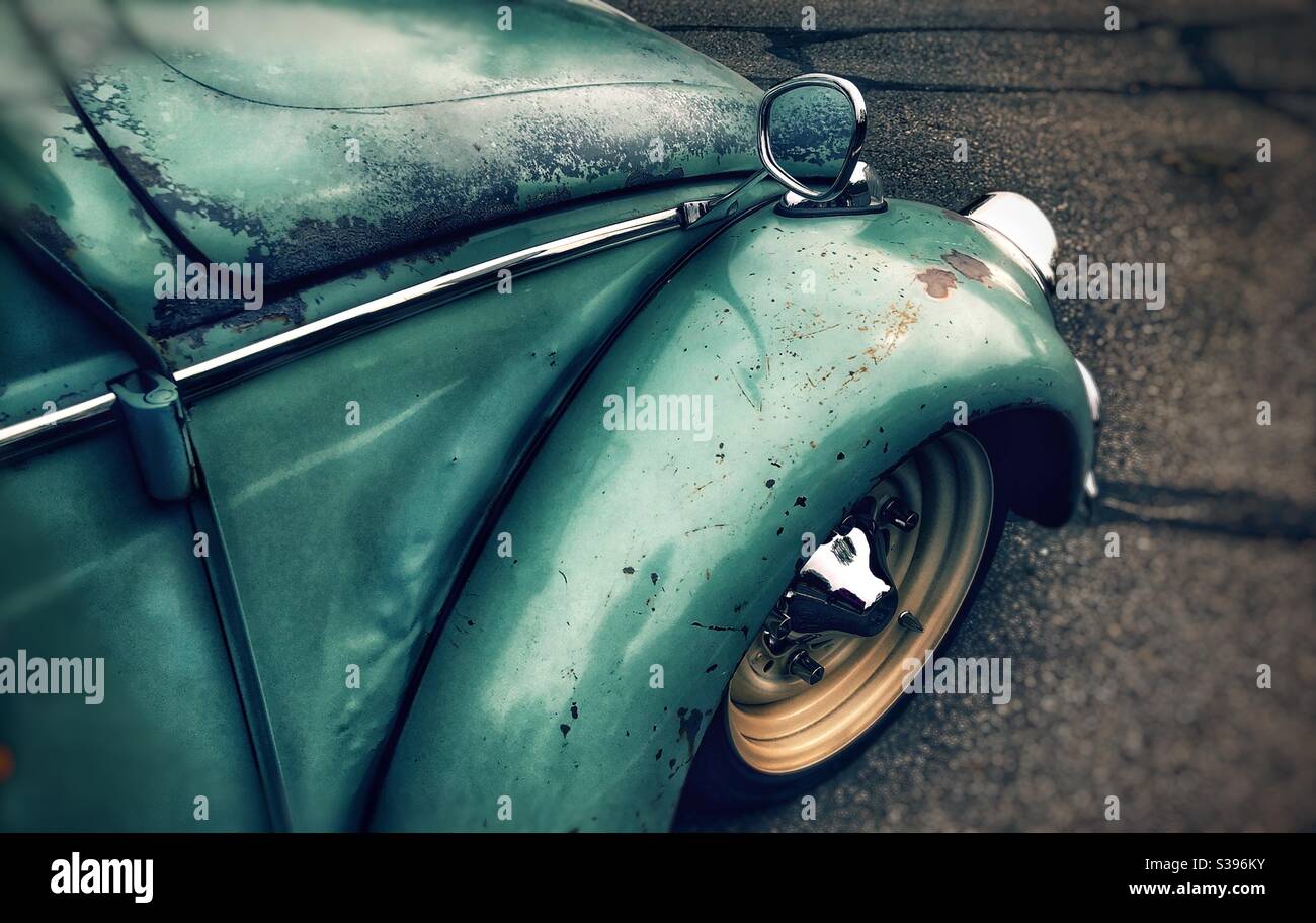 Maggiolino Volkswagen vintage Rusty verde pallido Foto Stock