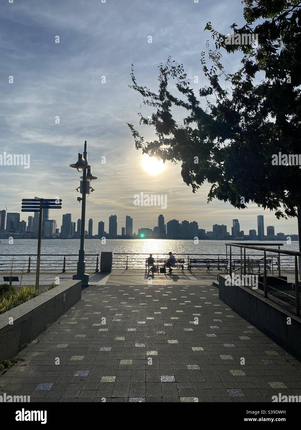 Tramonto all'Hudson River Park Foto Stock