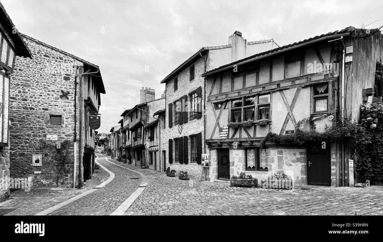 Il quartiere medievale Parthenay Francia - Immagine stock catturata con smartphone