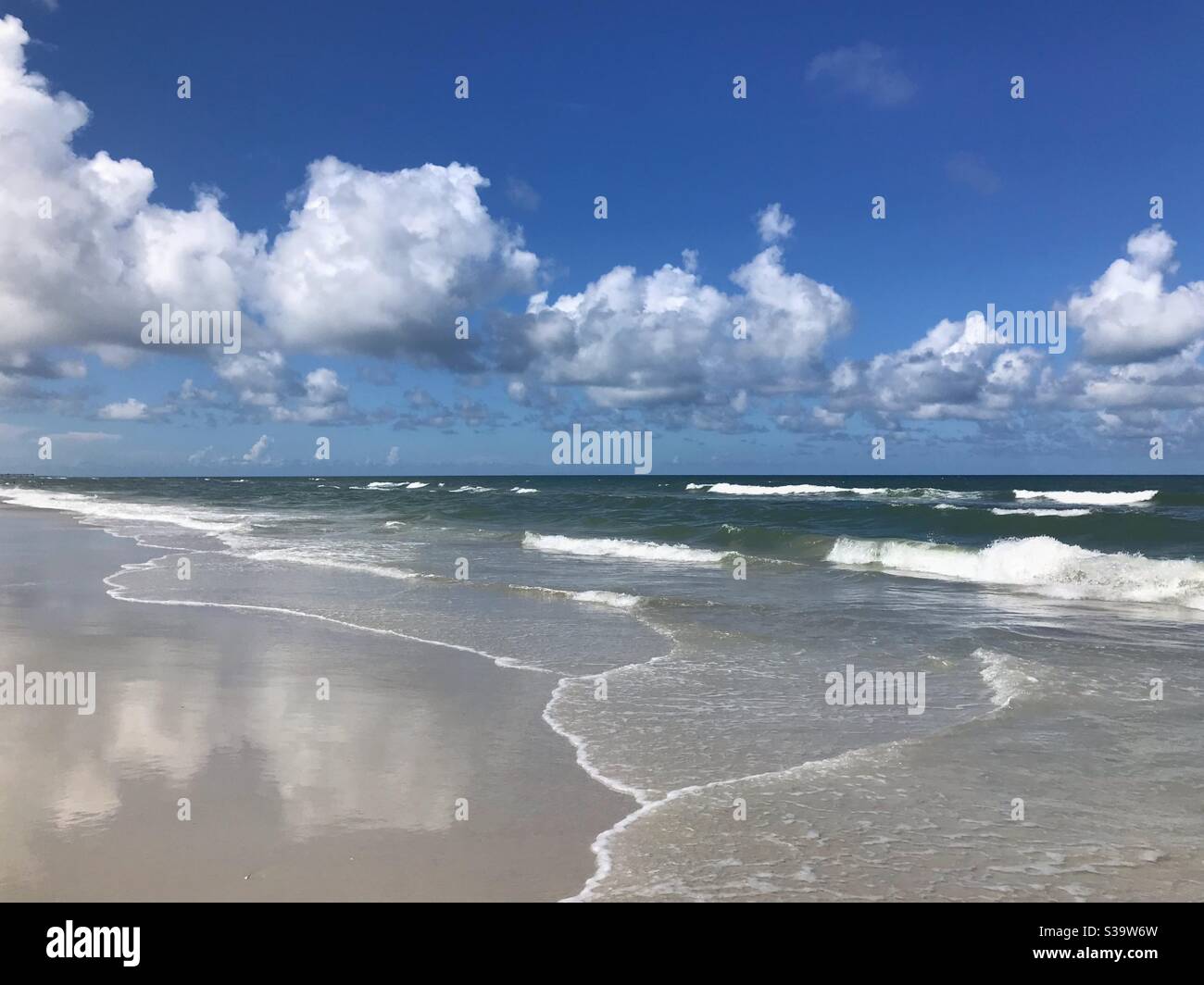 Giorni estivi sulla spiaggia, Jacksonville Beach, Florida - Immagine stock catturata con smartphone